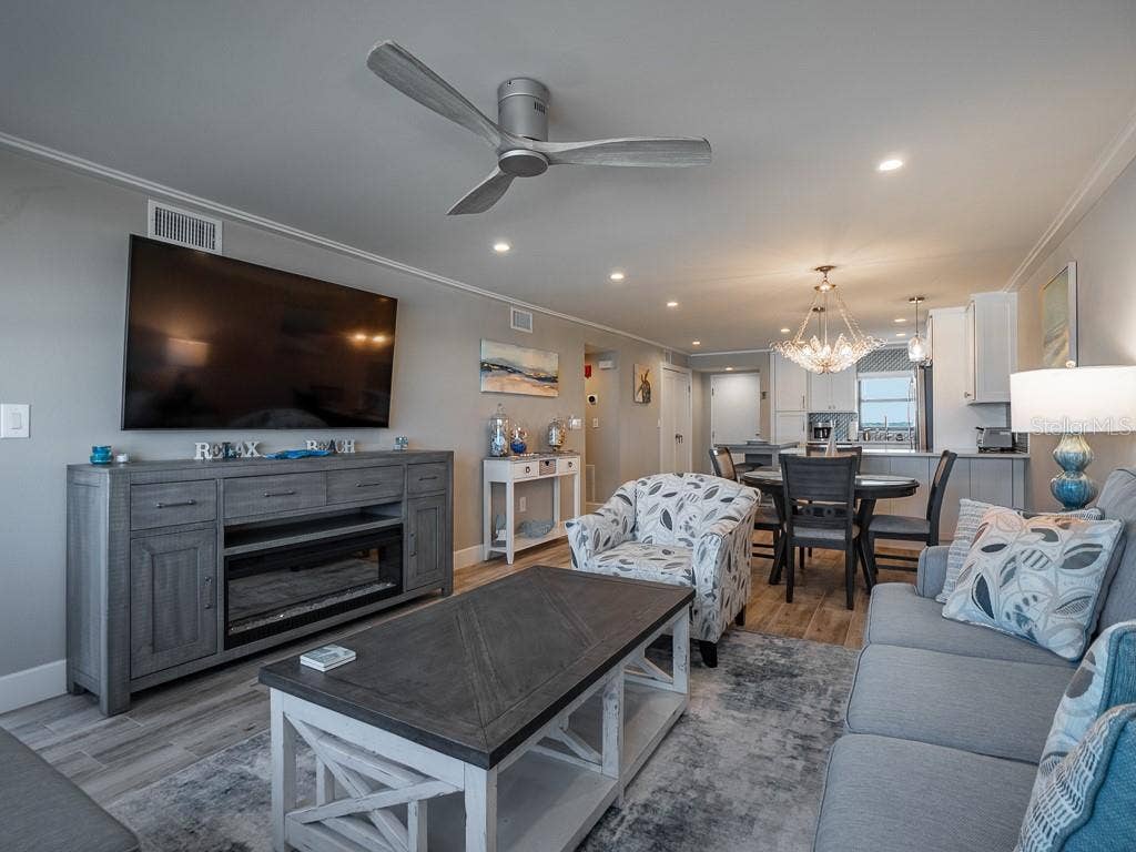 1270 GULF BOULEVARD, #603, Clearwater, FL 33767 Family room with Gulf Front views