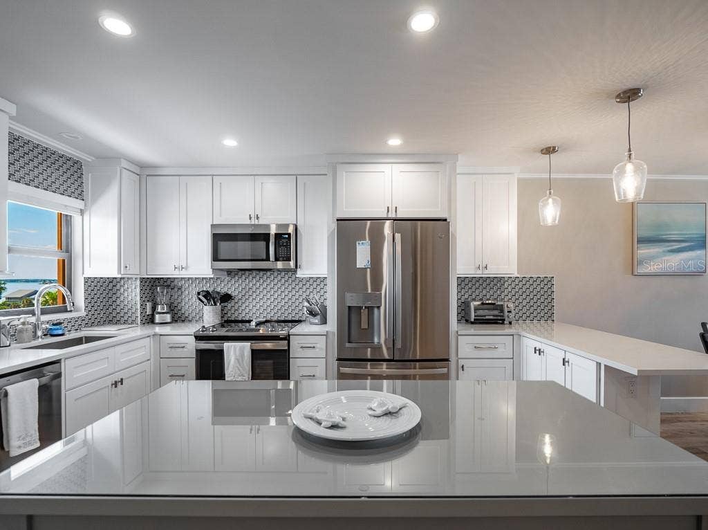 1270 GULF BOULEVARD, #603, Clearwater, FL 33767 Quartz Counter Tops