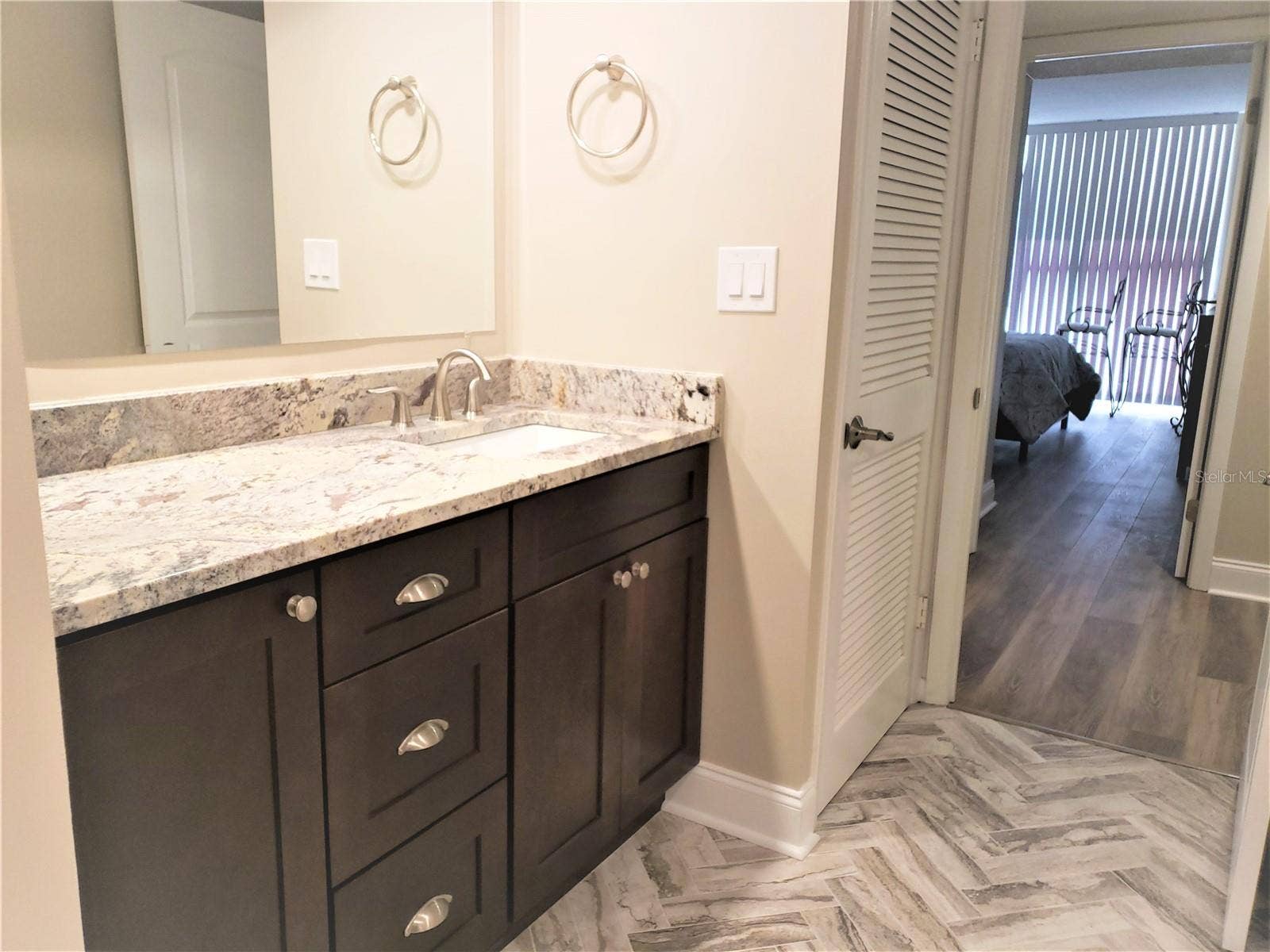 1460 GULF BOULEVARD, #1102, Clearwater, FL 33767 Guest bathroom