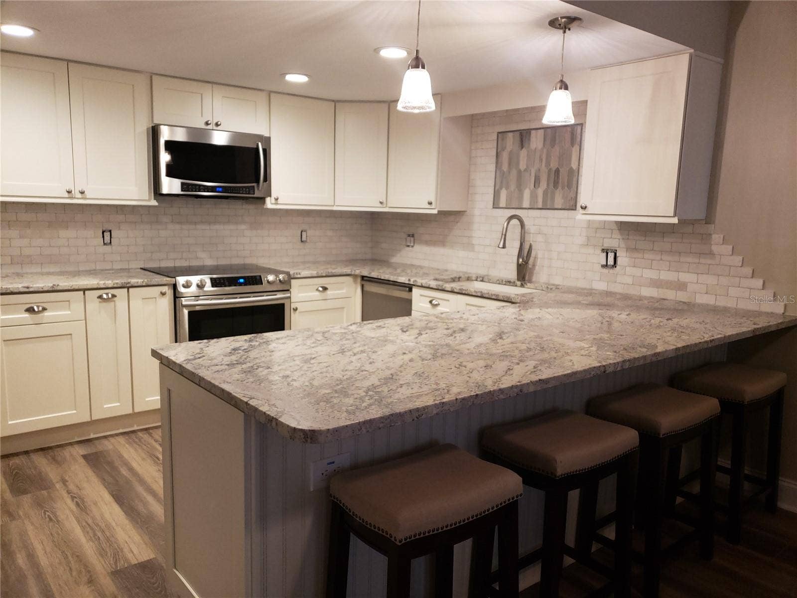 1460 GULF BOULEVARD, #1102, Clearwater, FL 33767 Tastefully remodeled
