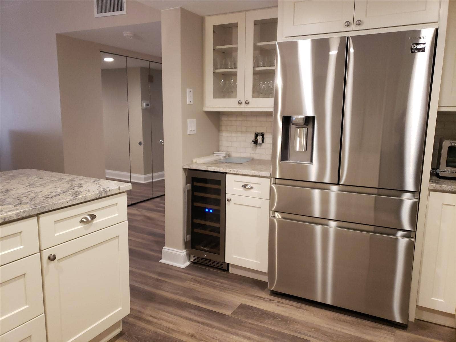 1460 GULF BOULEVARD, #1102, Clearwater, FL 33767 Even a wine refrigerator