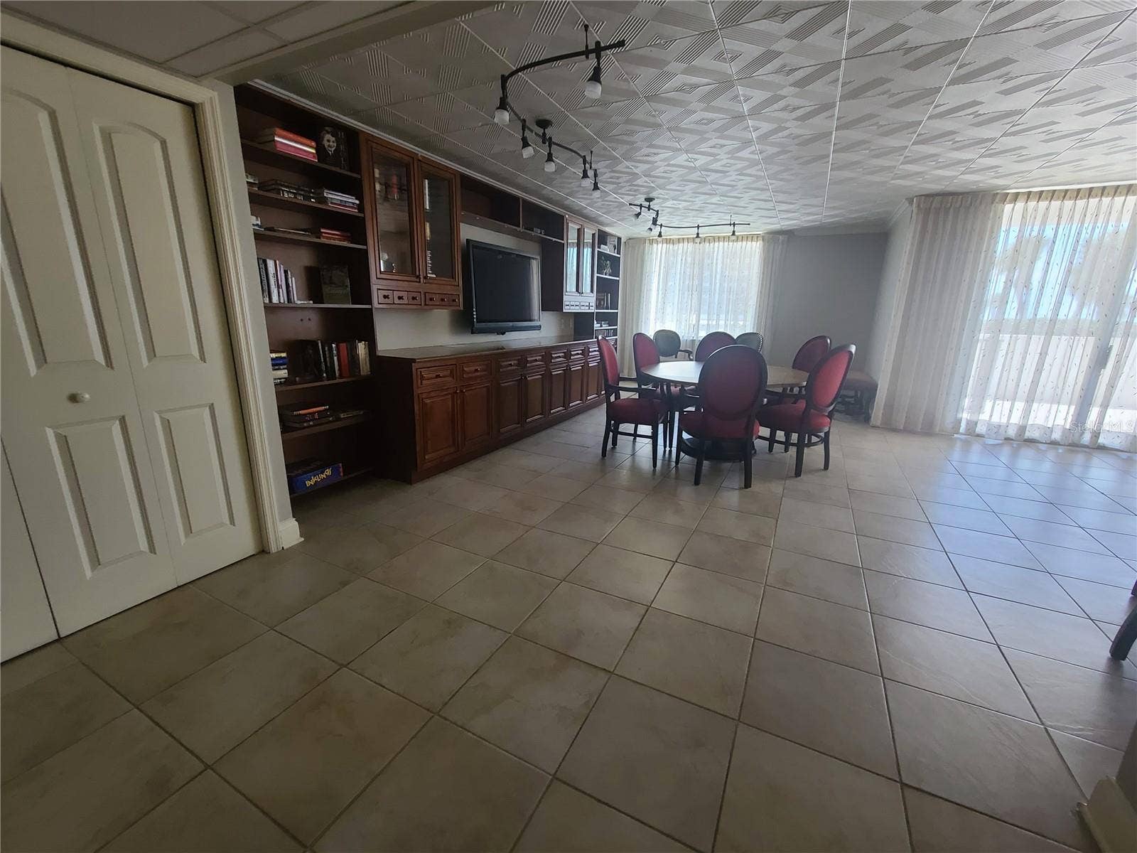 1460 GULF BOULEVARD, #1102, Clearwater, FL 33767 Large great room common area