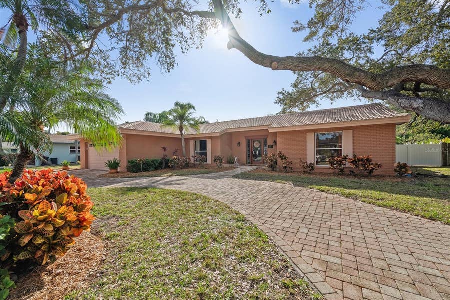 Property photo for 813 ALLAMANDA DRIVE, Largo, FL