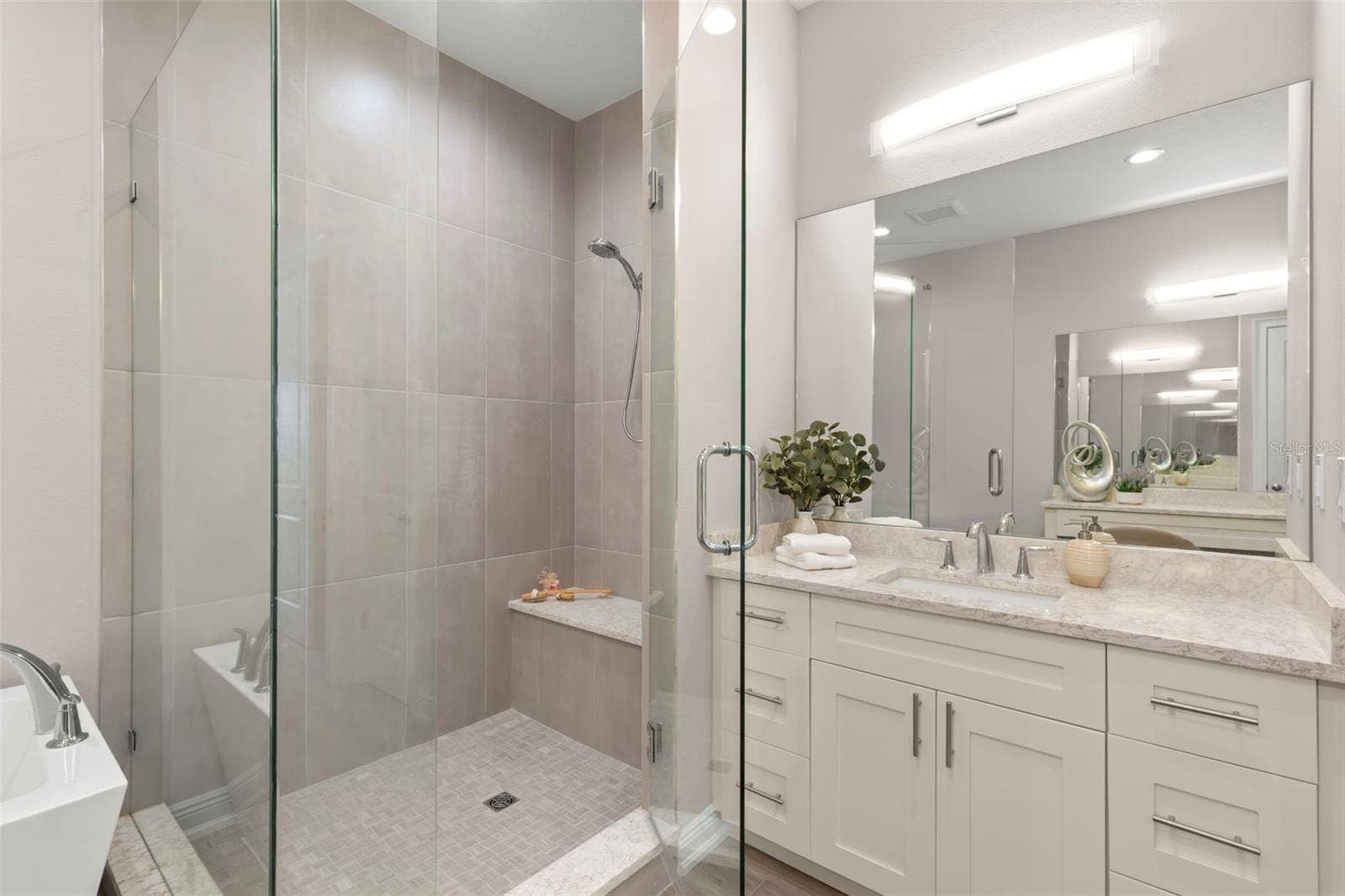 47A BAYVIEW COURT S, St Petersburg, FL 33711 47A BAYVIEW COURT S, St Petersburg, FL 33711
