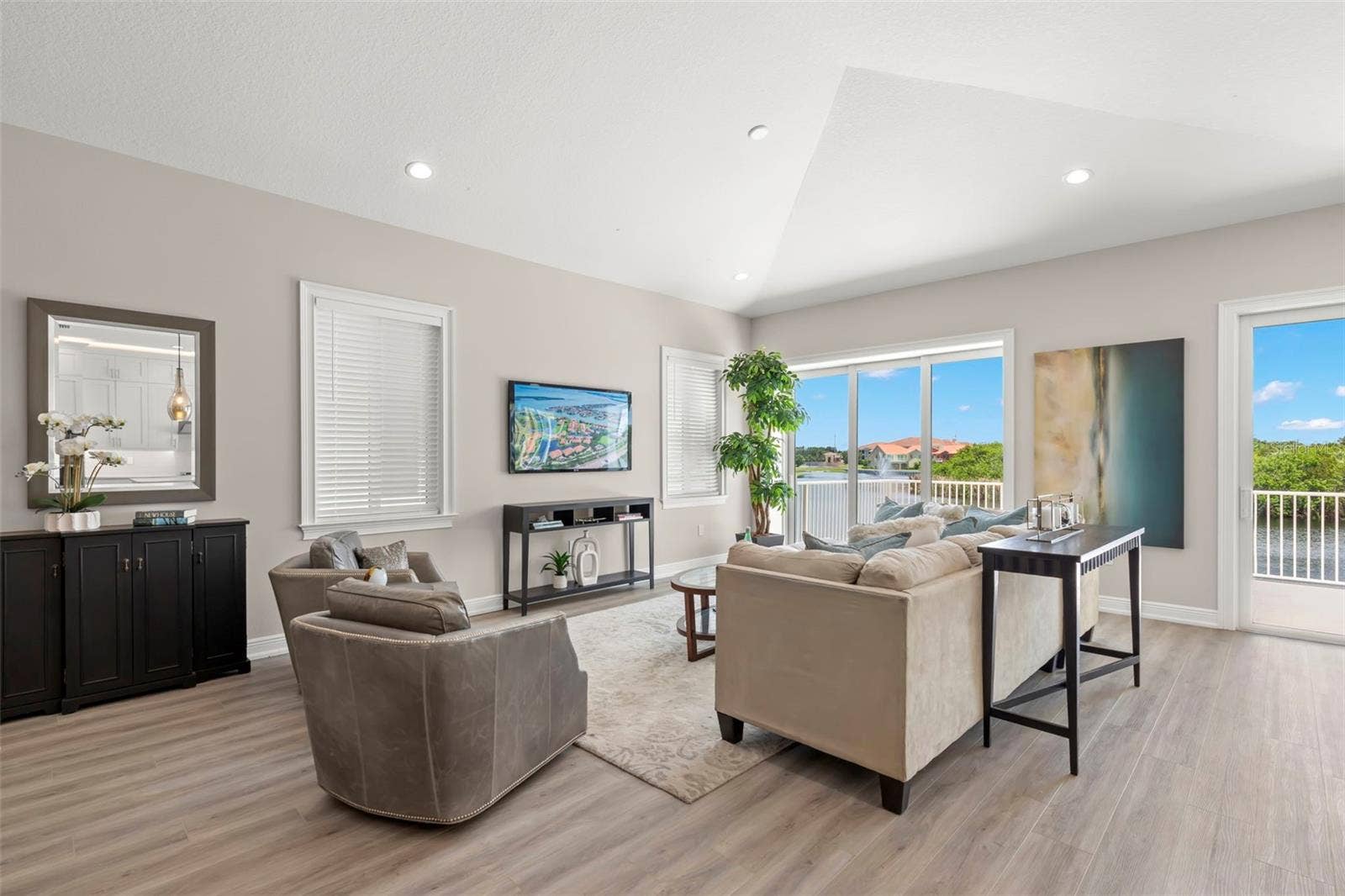 47A BAYVIEW COURT S, St Petersburg, FL 33711 47A BAYVIEW COURT S, St Petersburg, FL 33711