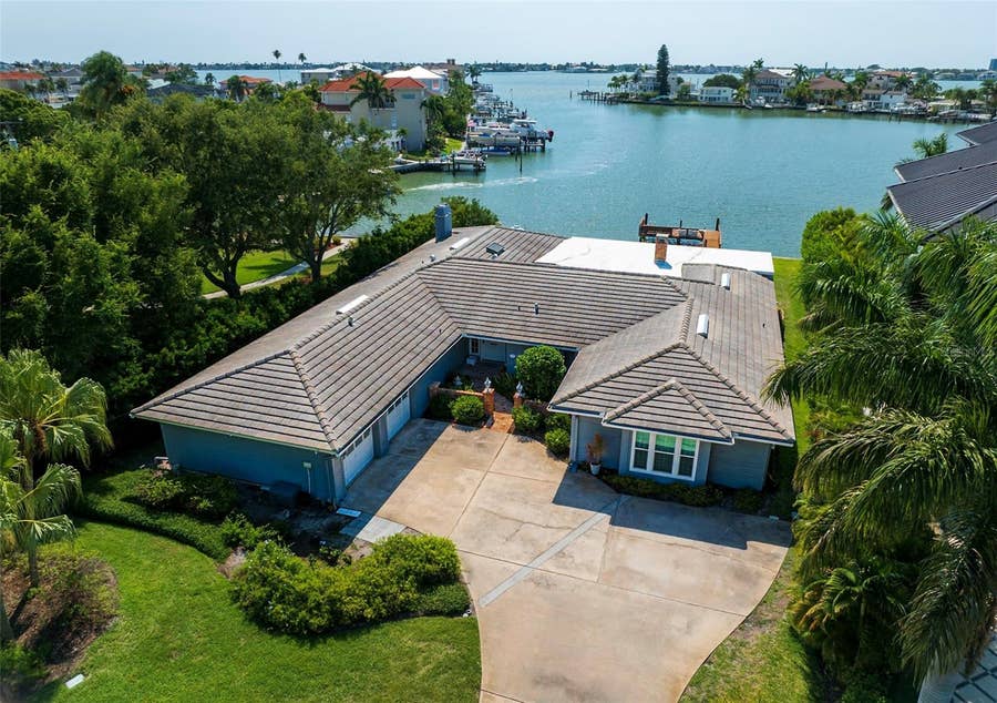 Property photo for 22 S PINE CIRCLE, Belleair, FL