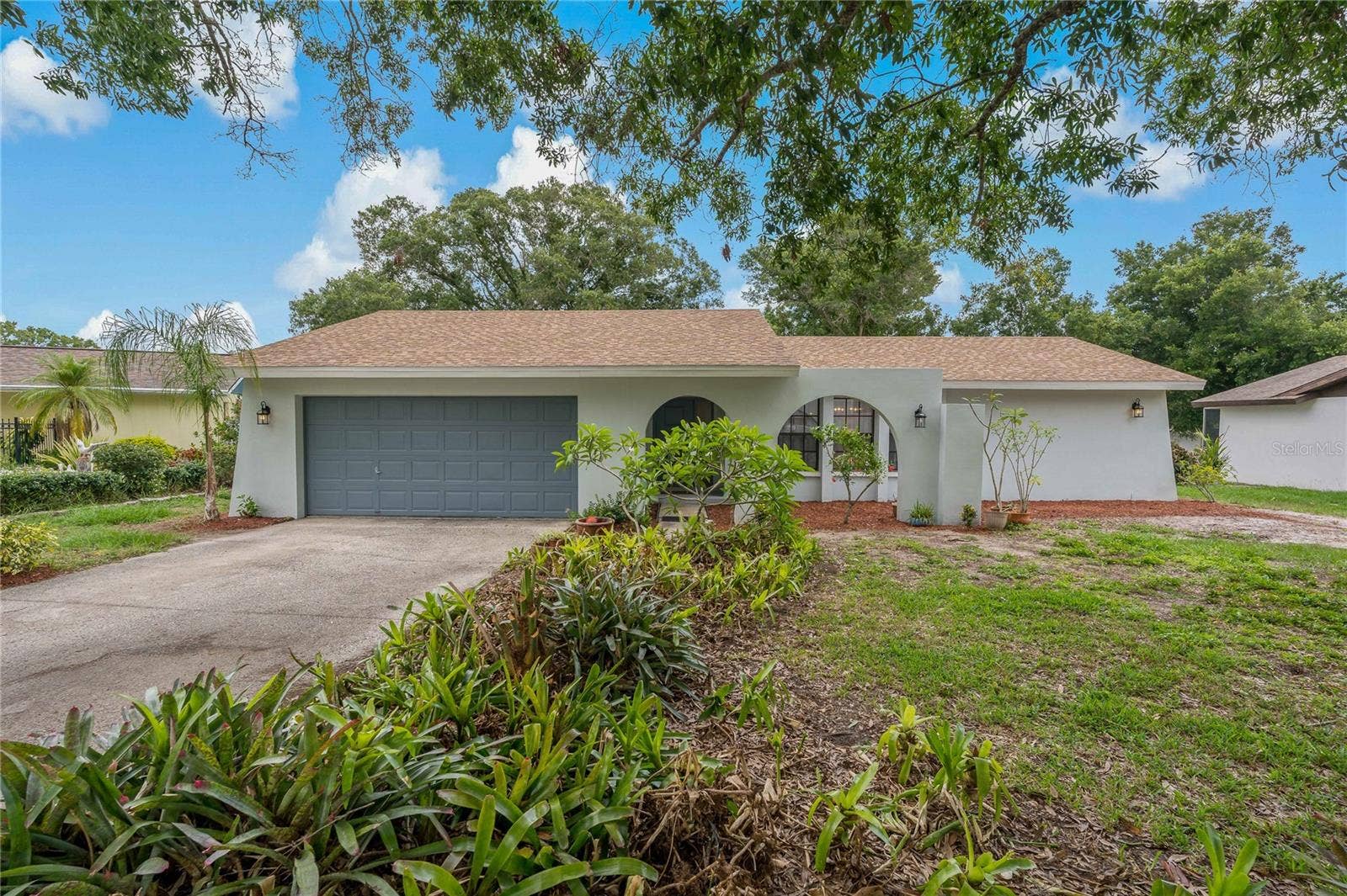 PRIME PALM HARBOR LOCATION ~ RUSTIC OAKS COMMUNITY!