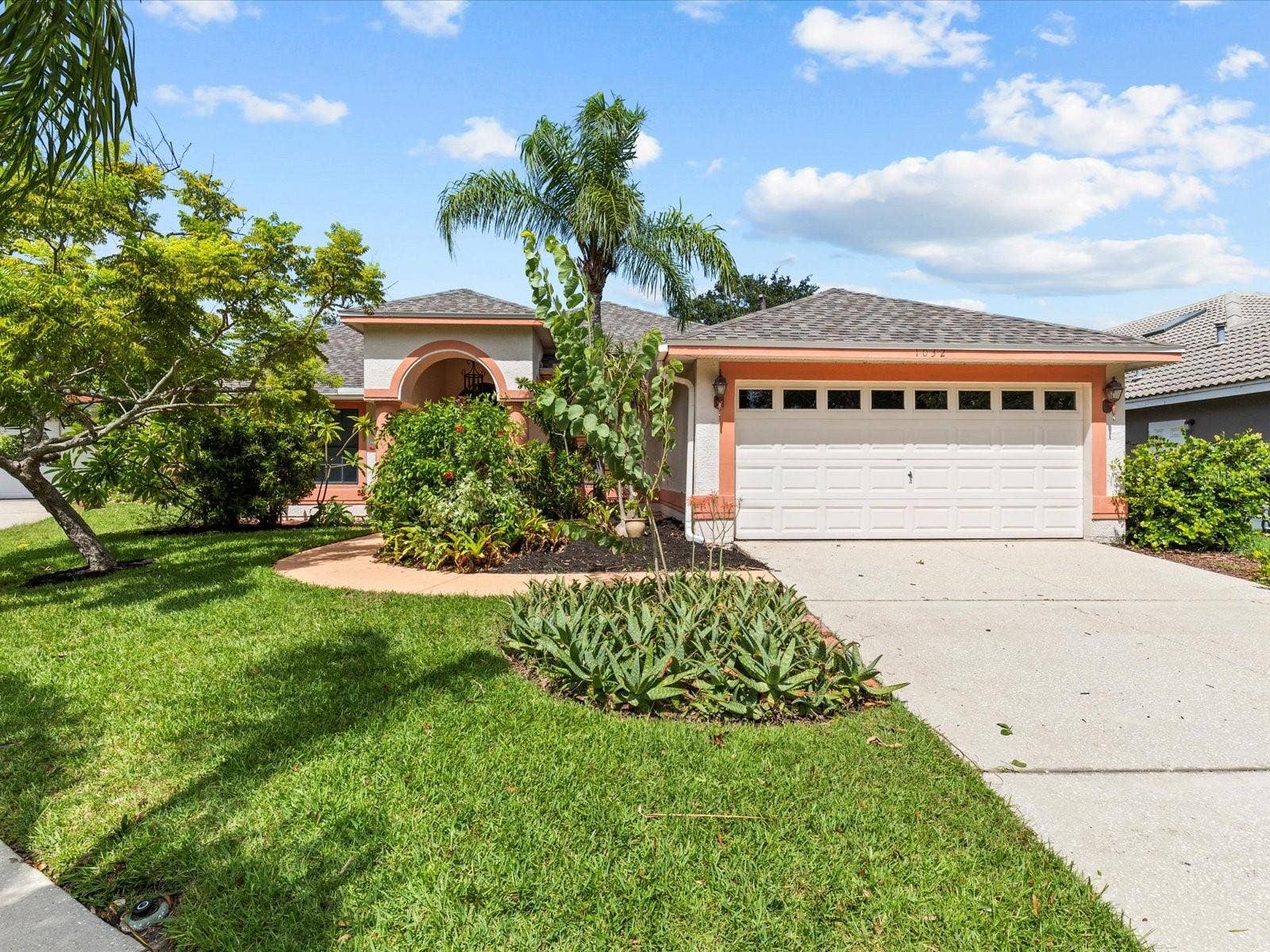 1032 TRADEWINDS DRIVE, Tarpon Springs, FL 34689 1032 TRADEWINDS DRIVE, Tarpon Springs, FL 34689