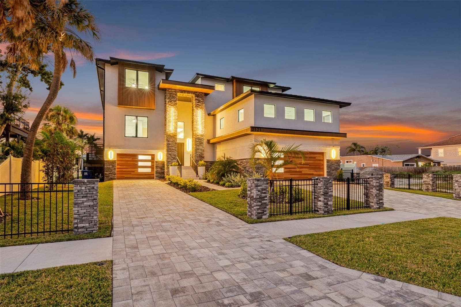 2121 BAYOU GRANDE BOULEVARD NE, St Petersburg, FL 33703 2121 BAYOU GRANDE BOULEVARD NE, St Petersburg, FL 33703
