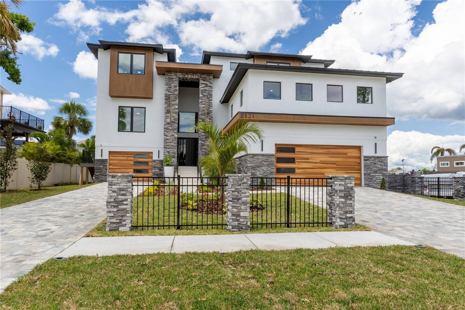 2121 BAYOU GRANDE BOULEVARD NE, St Petersburg, FL 33703 2121 BAYOU GRANDE BOULEVARD NE, St Petersburg, FL 33703