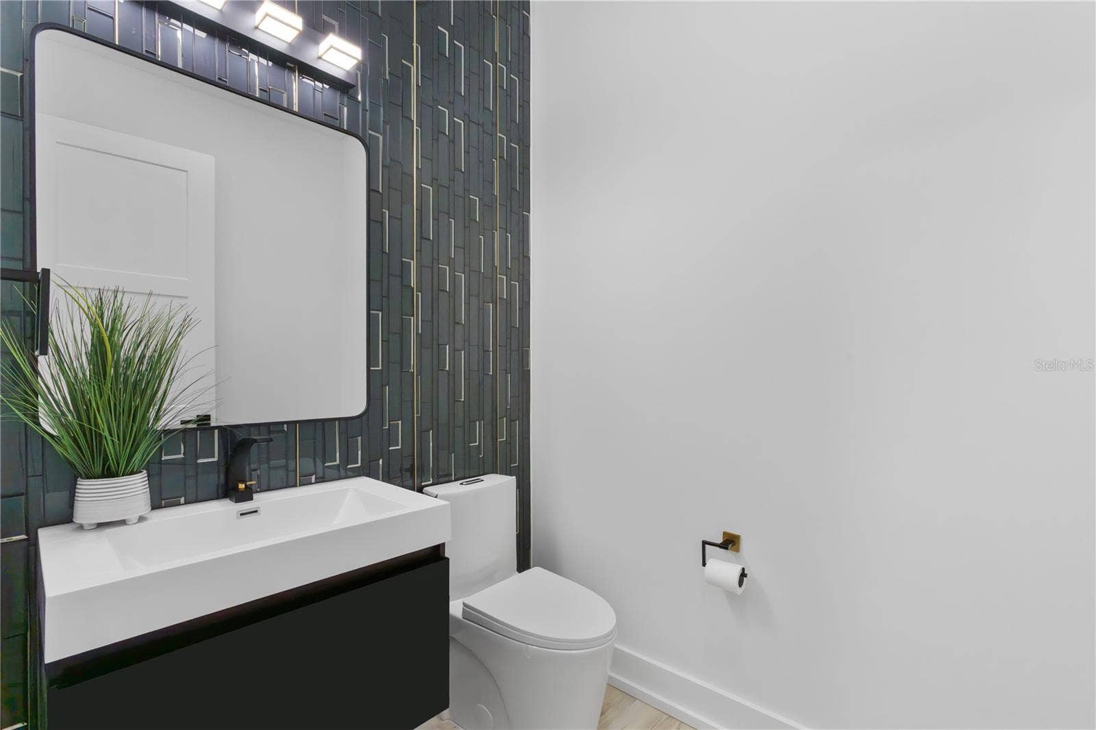 2121 BAYOU GRANDE BOULEVARD NE, St Petersburg, FL 33703 2121 BAYOU GRANDE BOULEVARD NE, St Petersburg, FL 33703