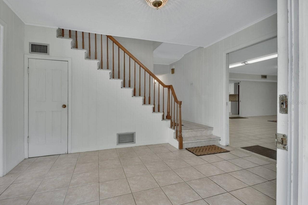 1440 ARROYO VISTA DRIVE, Deland, FL 32724 foyer