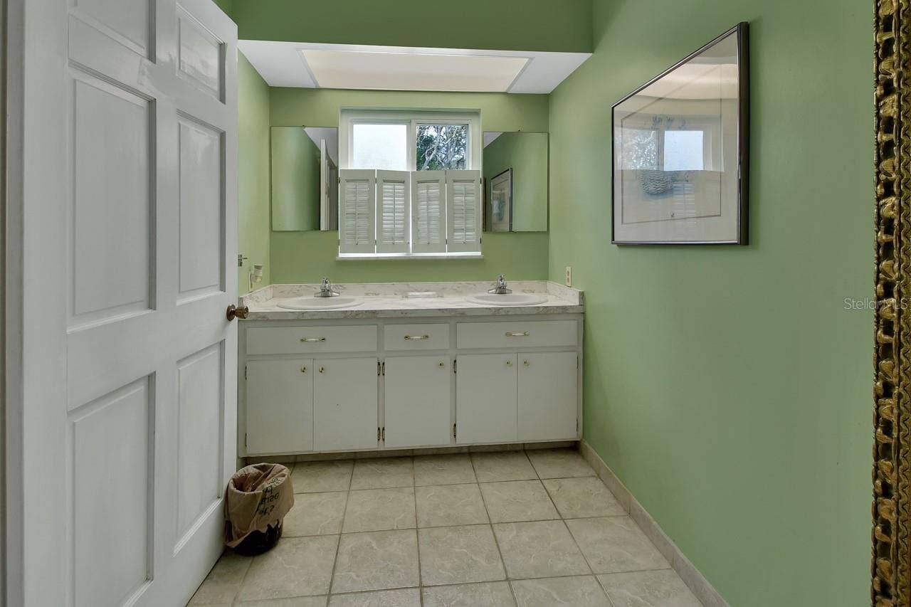 1440 ARROYO VISTA DRIVE, Deland, FL 32724 master bath 1st floor