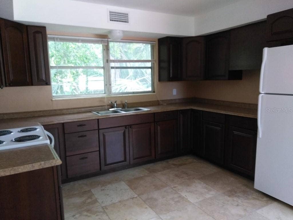 724 N OLEANDER AVENUE, Daytona Beach, FL 32118 724 N OLEANDER AVENUE, Daytona Beach, FL 32118