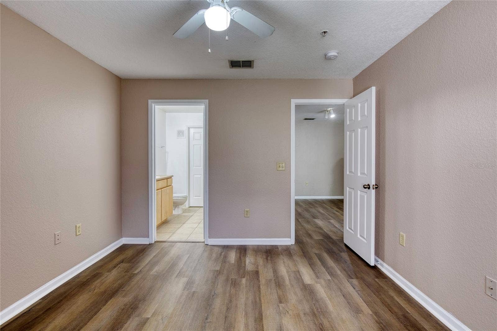 940 VILLAGE TRAIL, #2-207, Port Orange, FL 32127