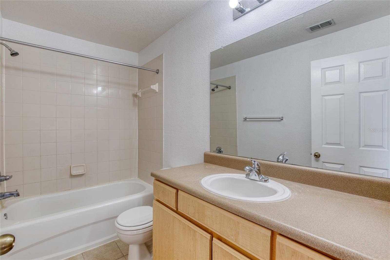 940 VILLAGE TRAIL, #2-207, Port Orange, FL 32127
