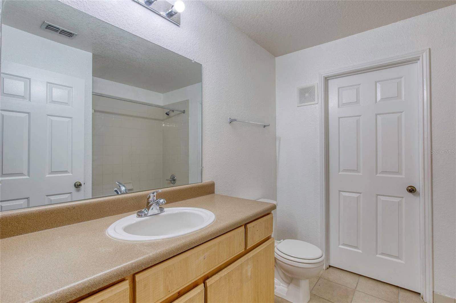 940 VILLAGE TRAIL, #2-207, Port Orange, FL 32127