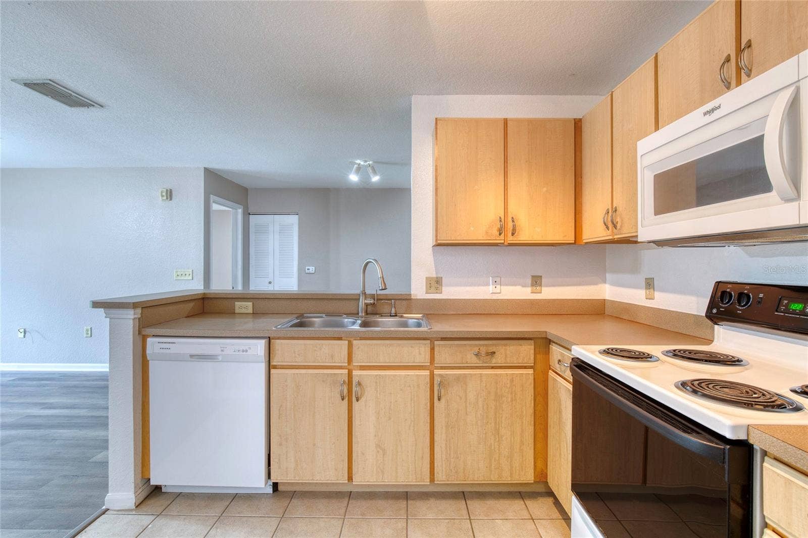 940 VILLAGE TRAIL, #2-207, Port Orange, FL 32127