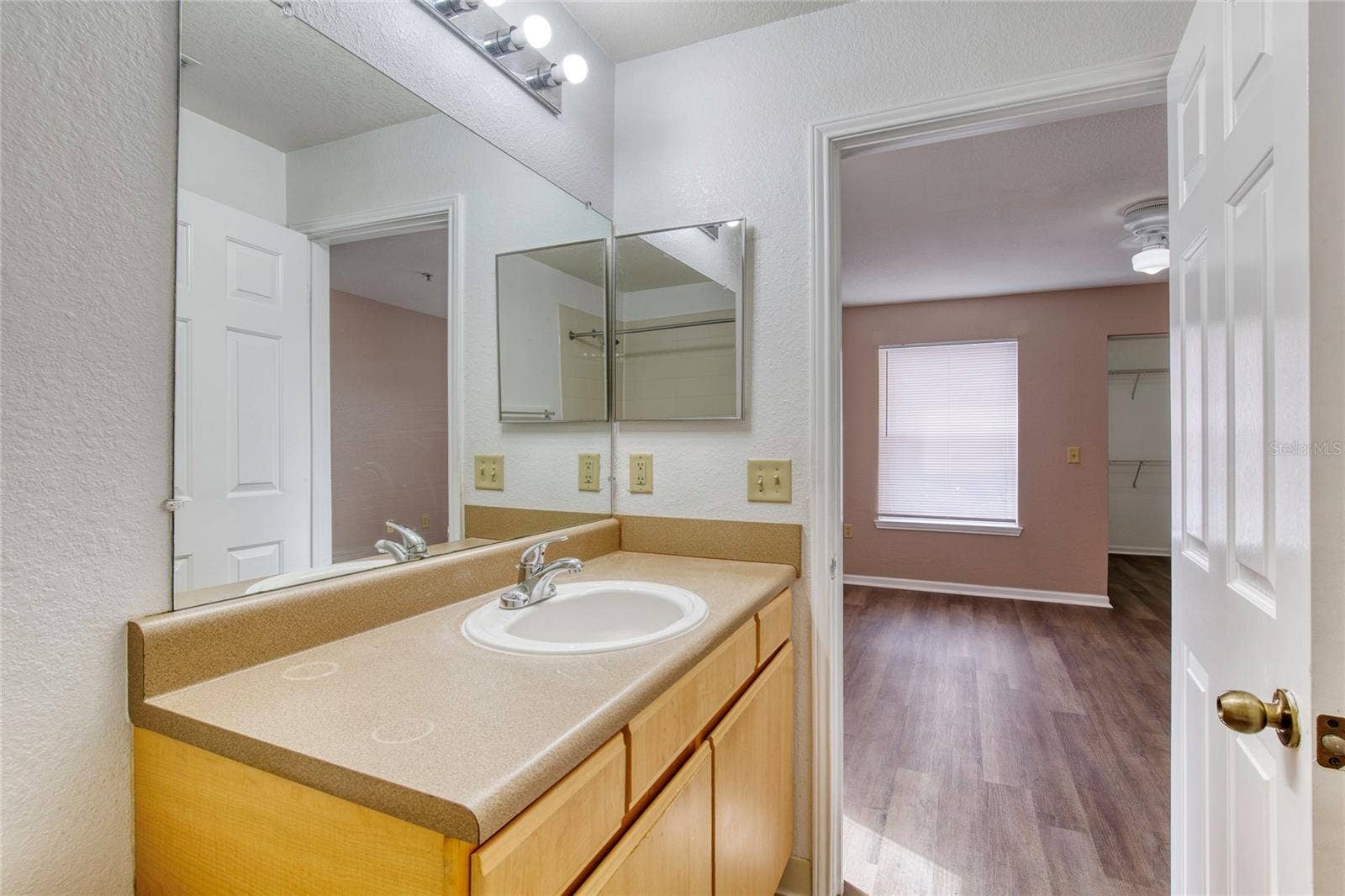 940 VILLAGE TRAIL, #2-207, Port Orange, FL 32127