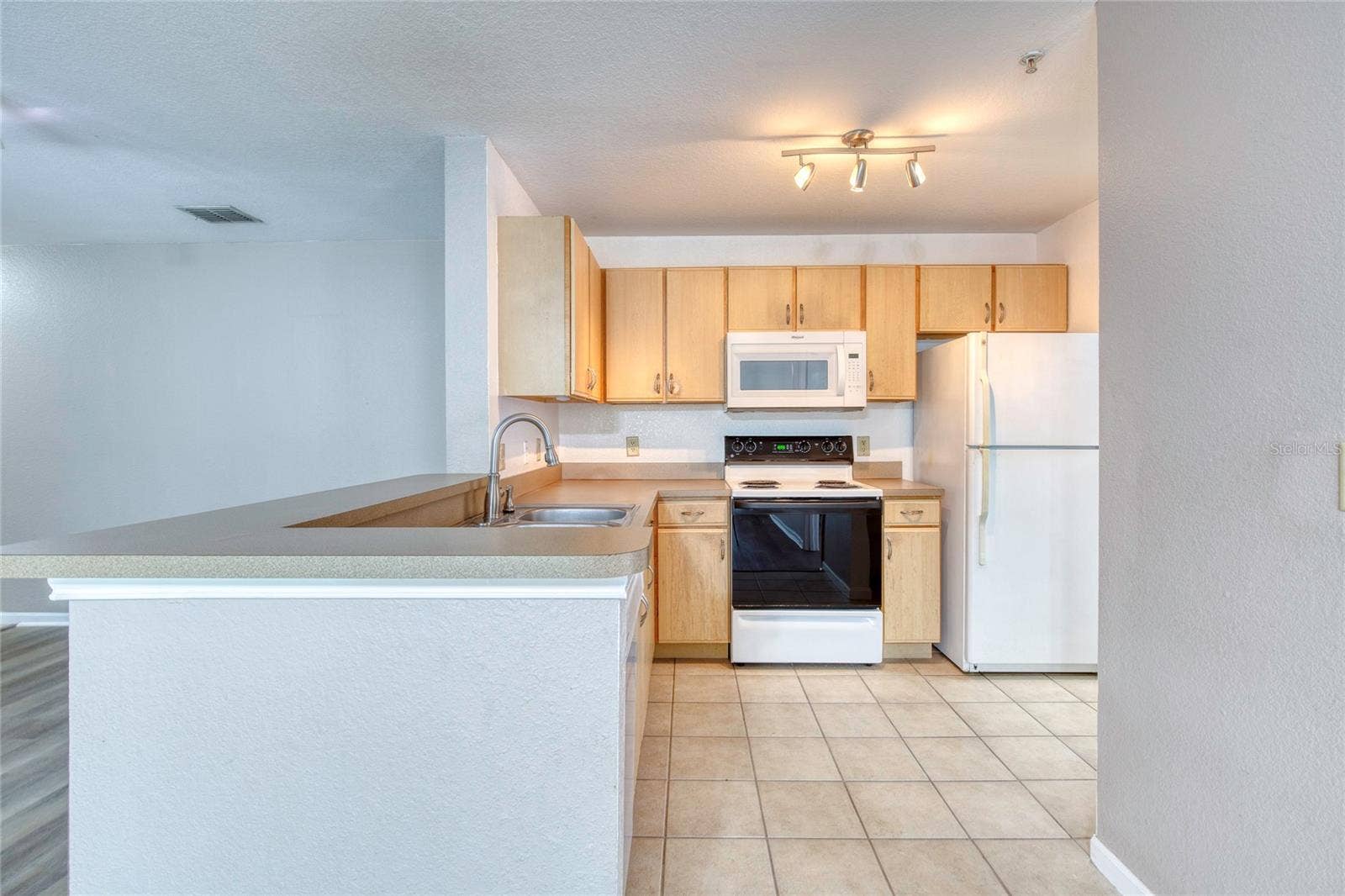 940 VILLAGE TRAIL, #2-207, Port Orange, FL 32127