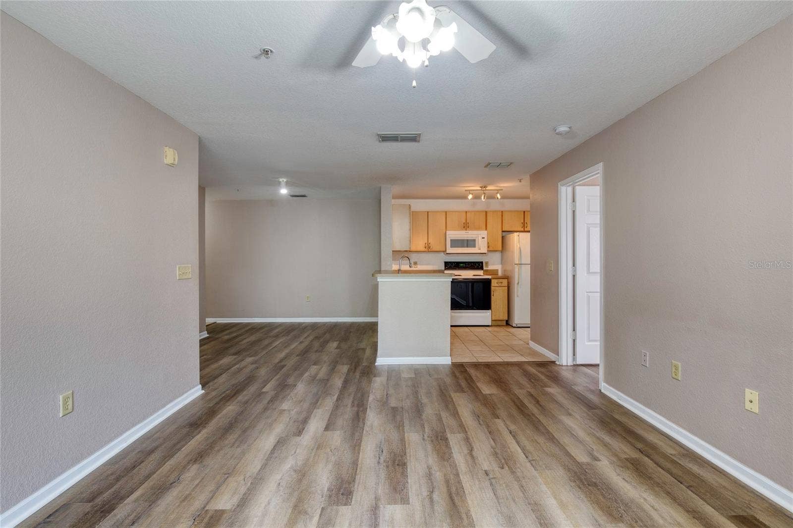 940 VILLAGE TRAIL, #2-207, Port Orange, FL 32127