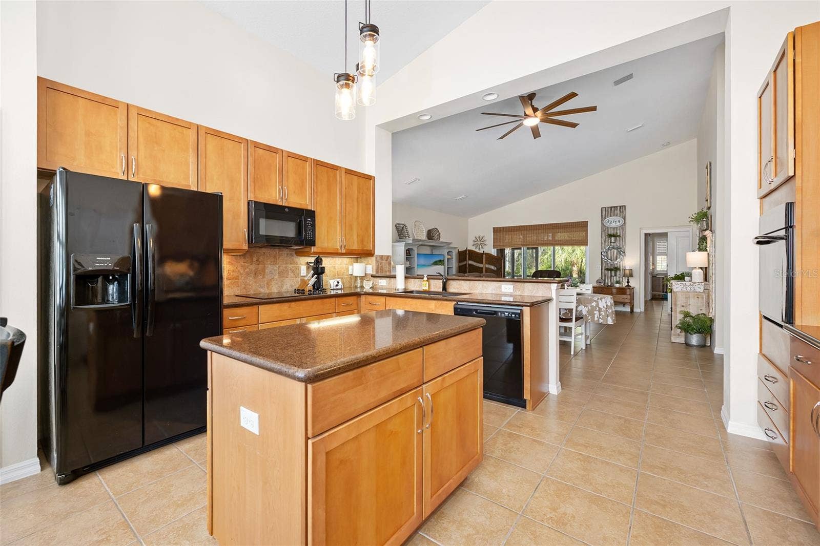 372 CHELSEA PLACE AVENUE, Ormond Beach, FL 32174 Tile flooring