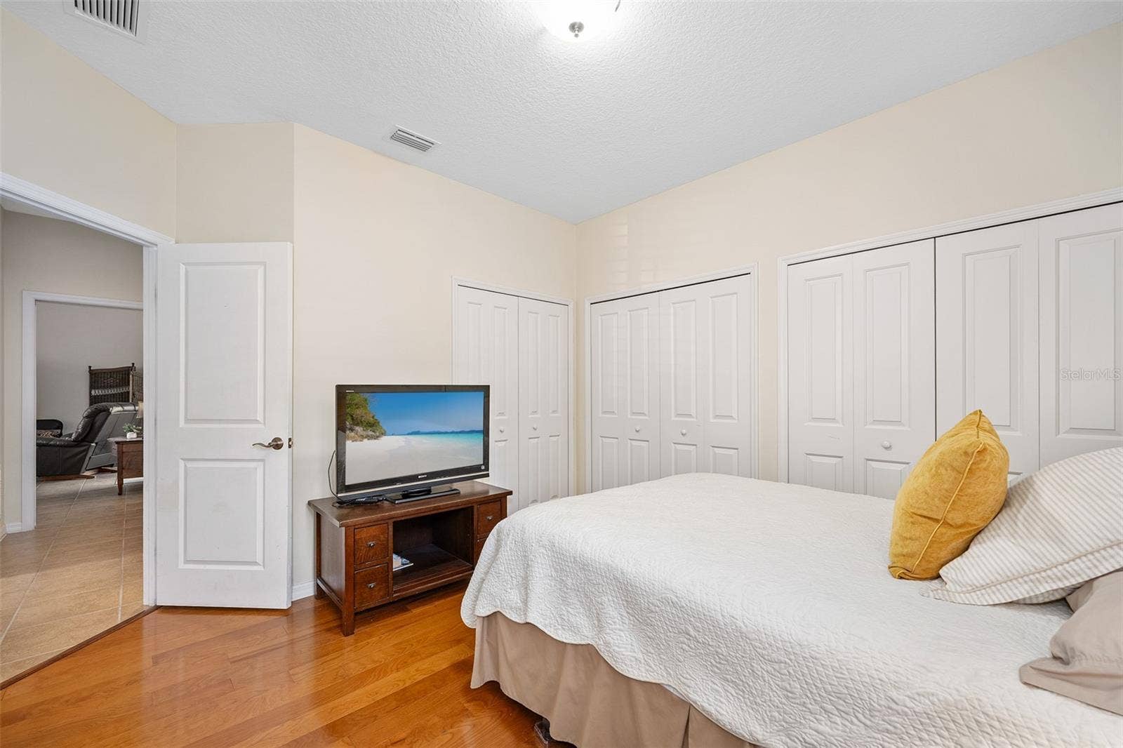 372 CHELSEA PLACE AVENUE, Ormond Beach, FL 32174 Engineered hardwood