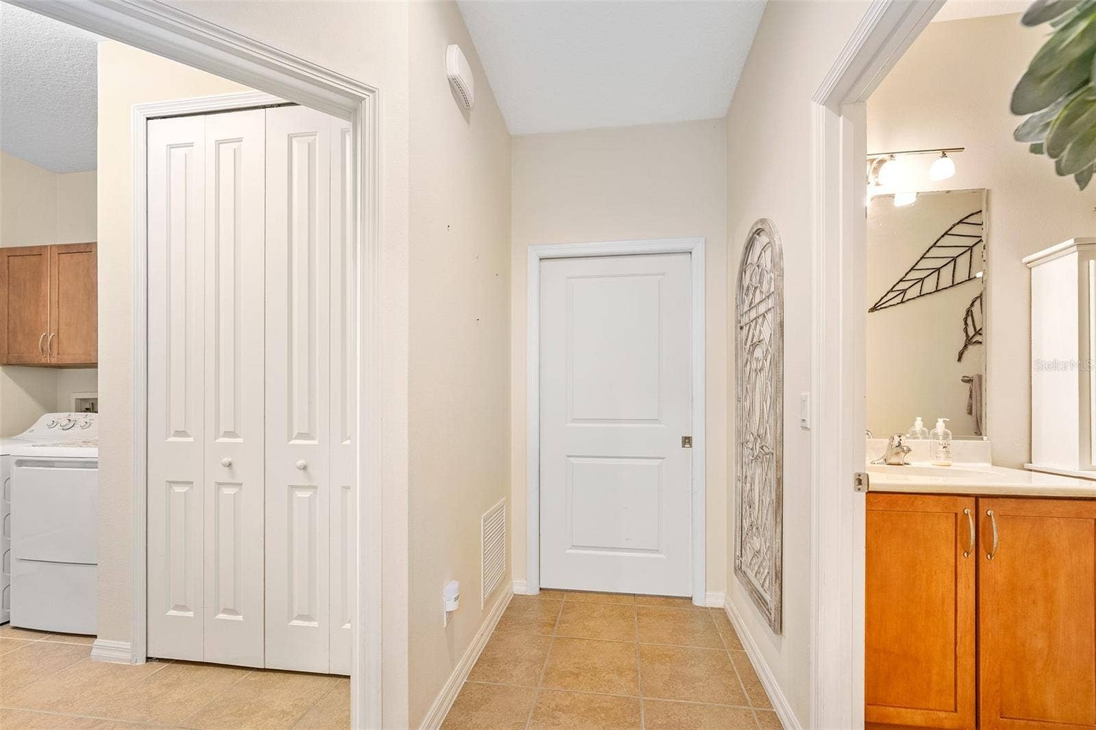 372 CHELSEA PLACE AVENUE, Ormond Beach, FL 32174 Pocket door for privacy