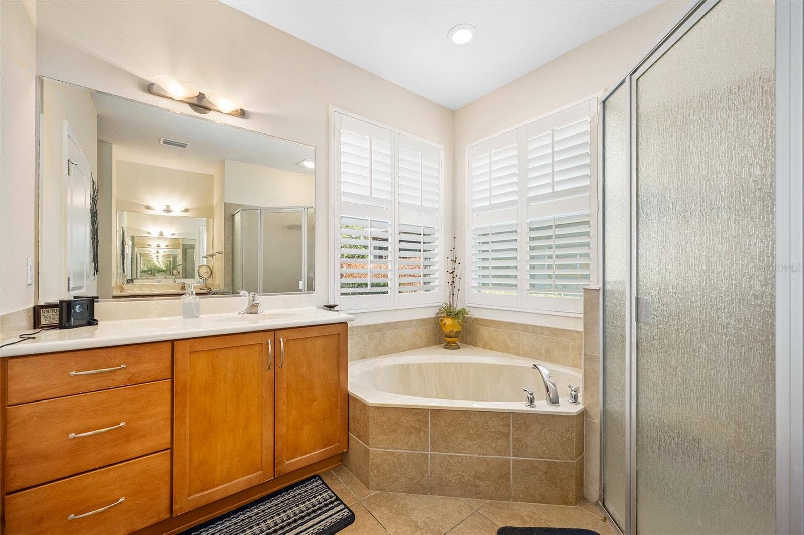 372 CHELSEA PLACE AVENUE, Ormond Beach, FL 32174 Separate soaking tub
