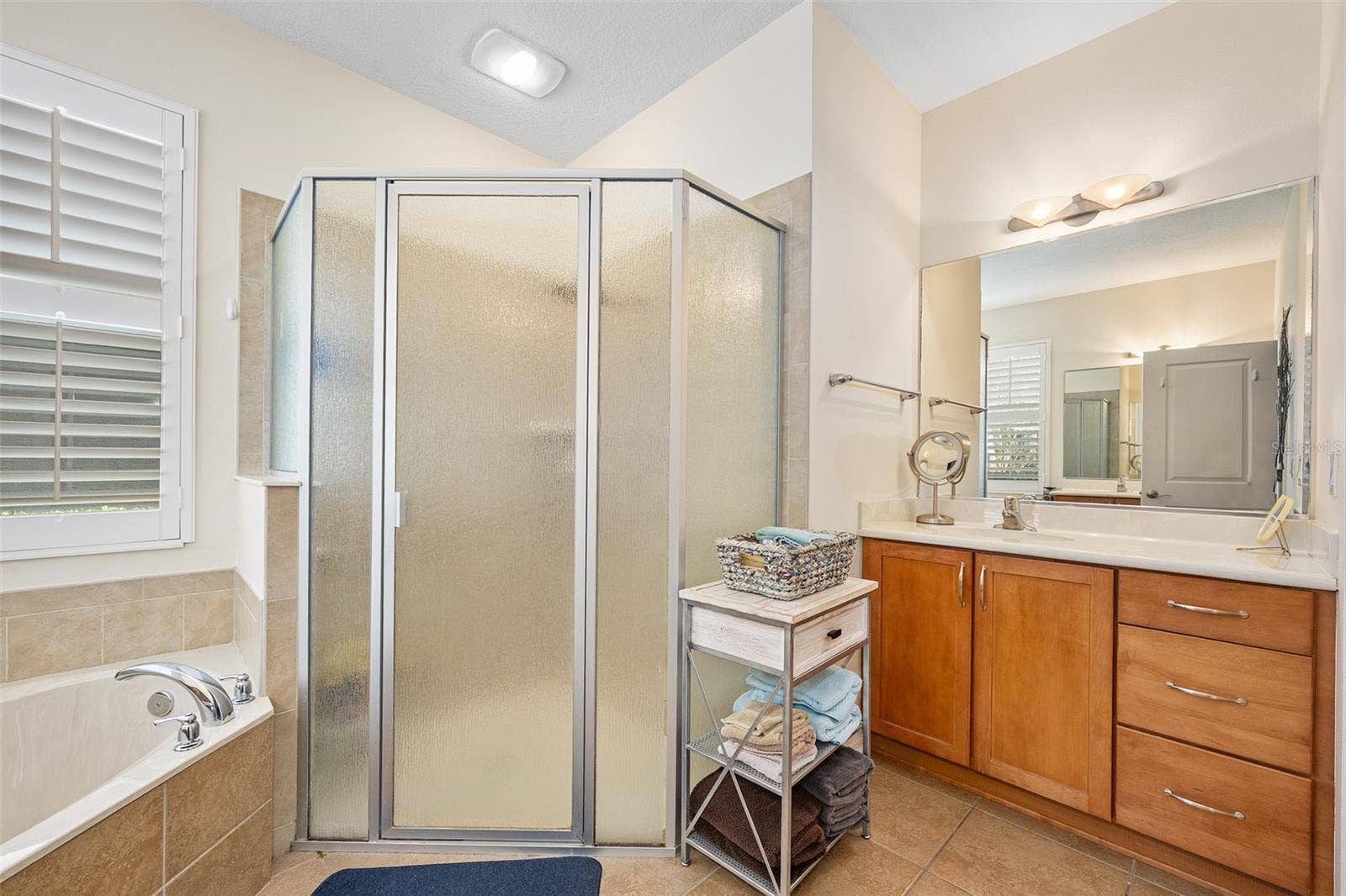 372 CHELSEA PLACE AVENUE, Ormond Beach, FL 32174 Spacious shower