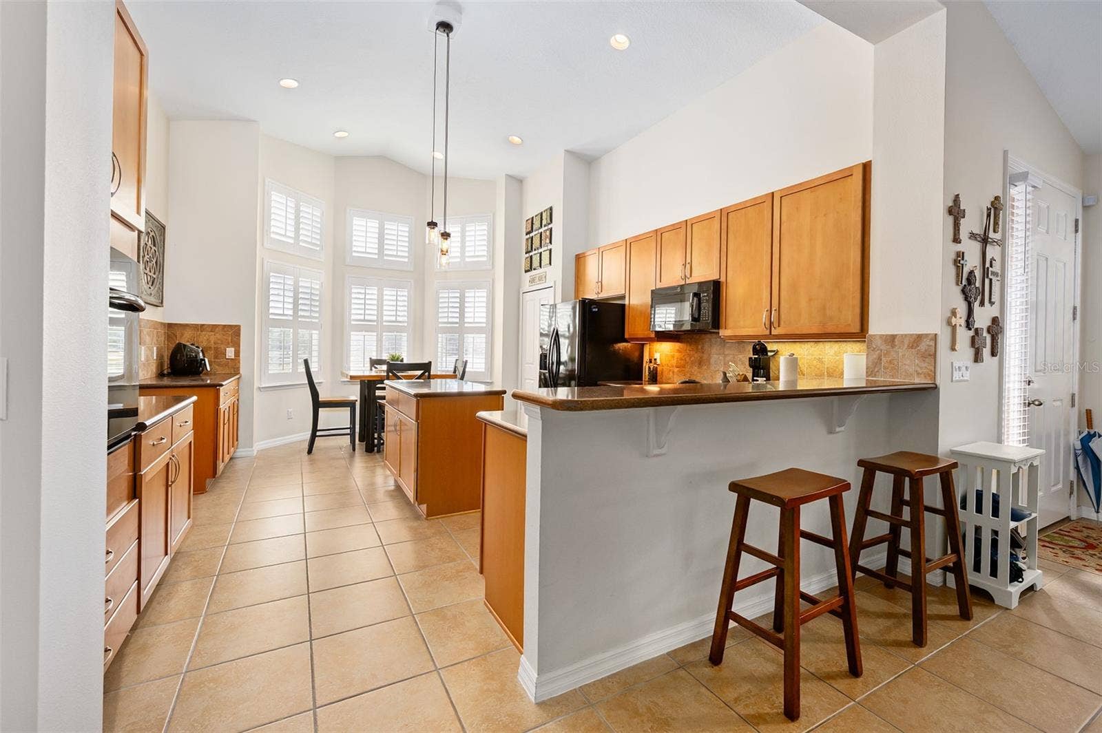 372 CHELSEA PLACE AVENUE, Ormond Beach, FL 32174 Barstool seating