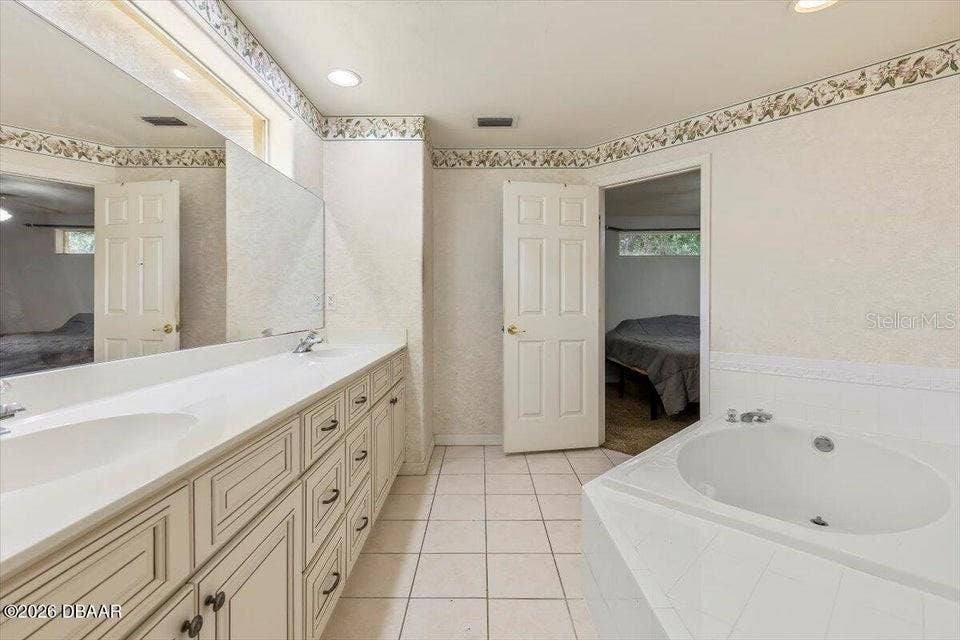 29 SHERRINGTON DRIVE, Ormond Beach, FL 32174 29 SHERRINGTON DRIVE, Ormond Beach, FL 32174