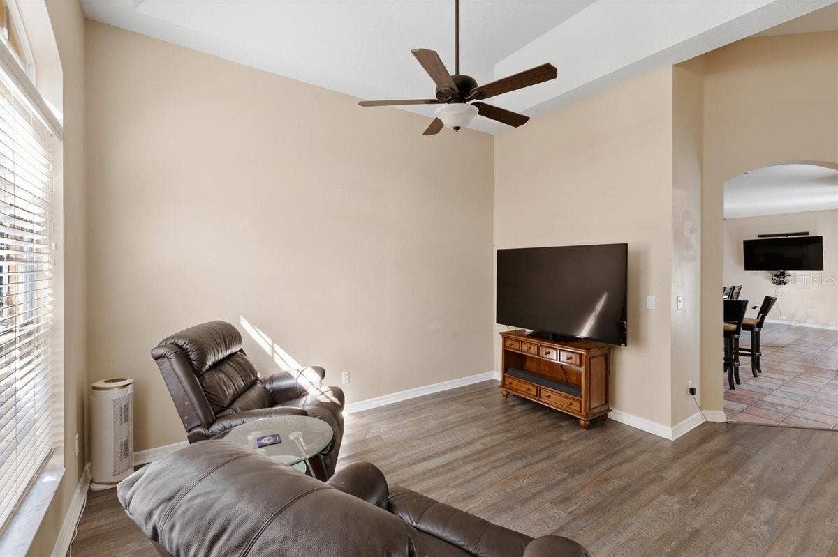 7909 FERNLEAF DRIVE, Orlando, FL 32836 Living room