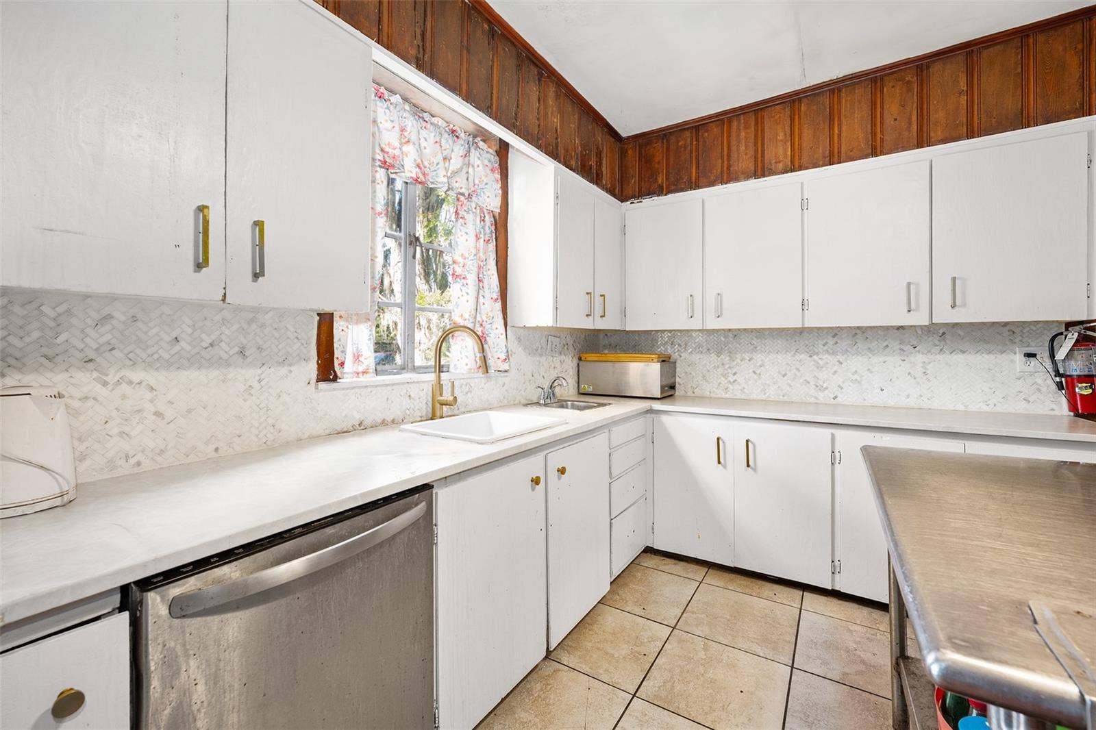 228 W HOWRY AVENUE, Deland, FL 32720 228 W HOWRY AVENUE, Deland, FL 32720