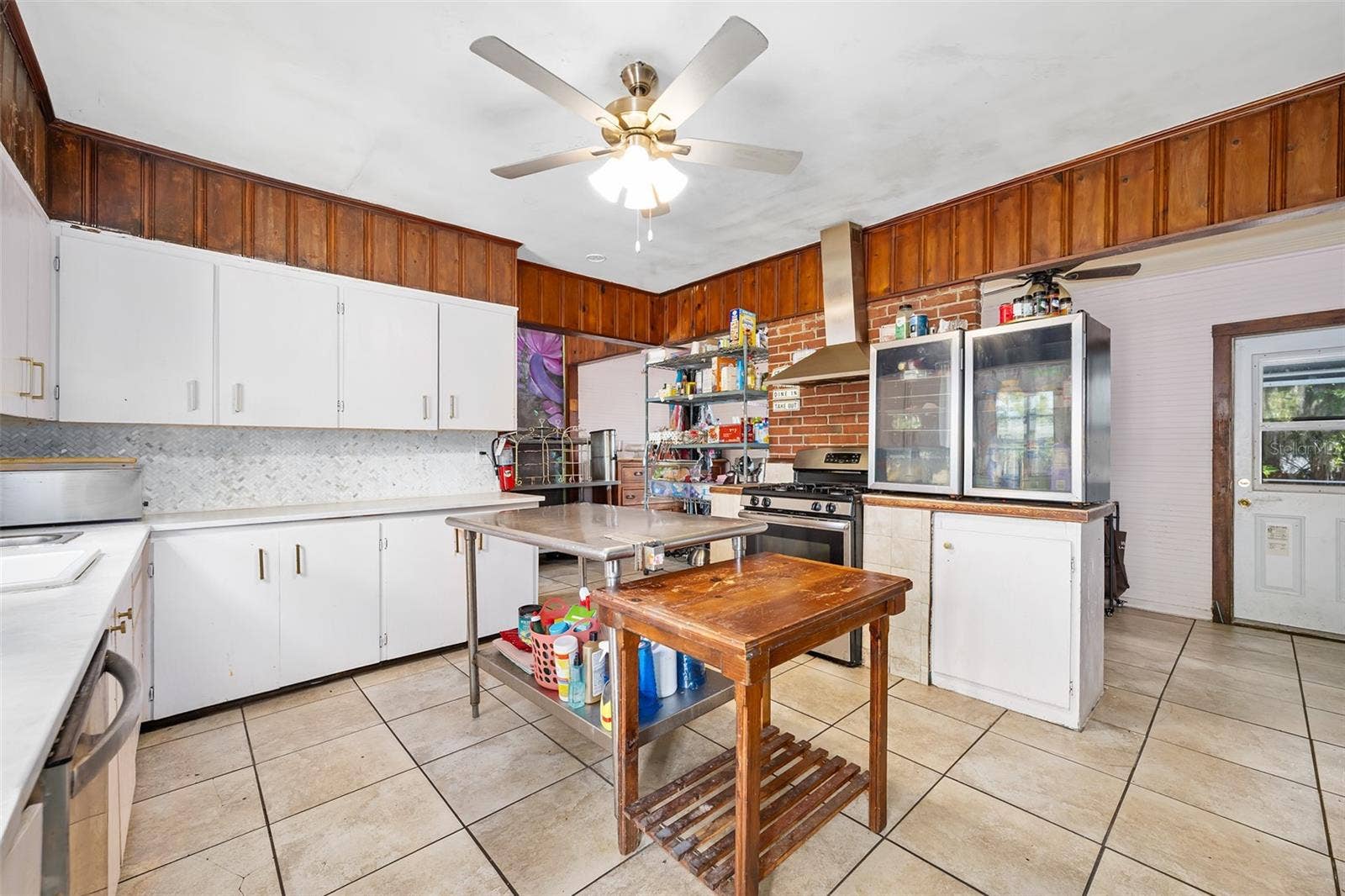 228 W HOWRY AVENUE, Deland, FL 32720 228 W HOWRY AVENUE, Deland, FL 32720