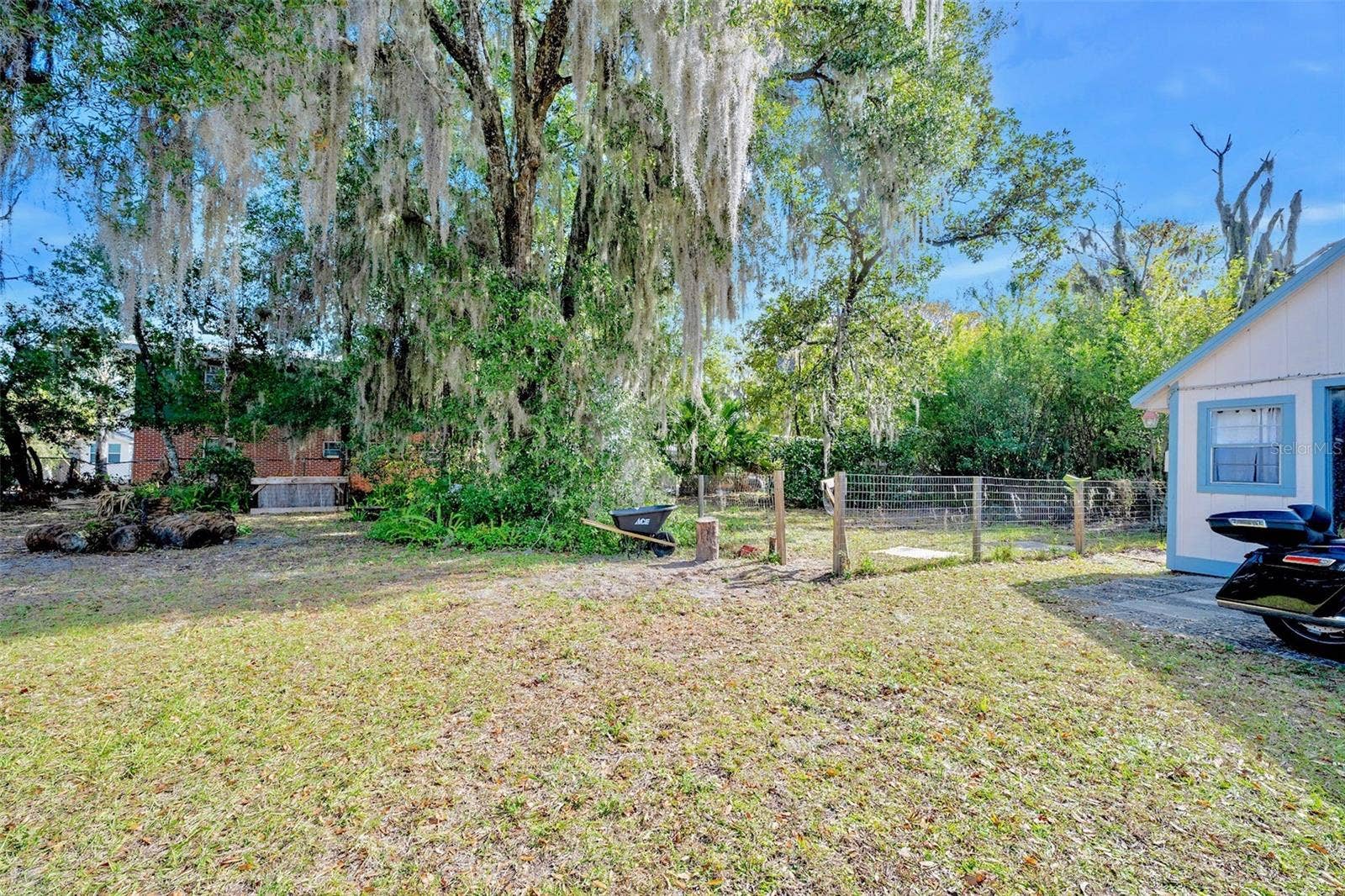 228 W HOWRY AVENUE, Deland, FL 32720 228 W HOWRY AVENUE, Deland, FL 32720