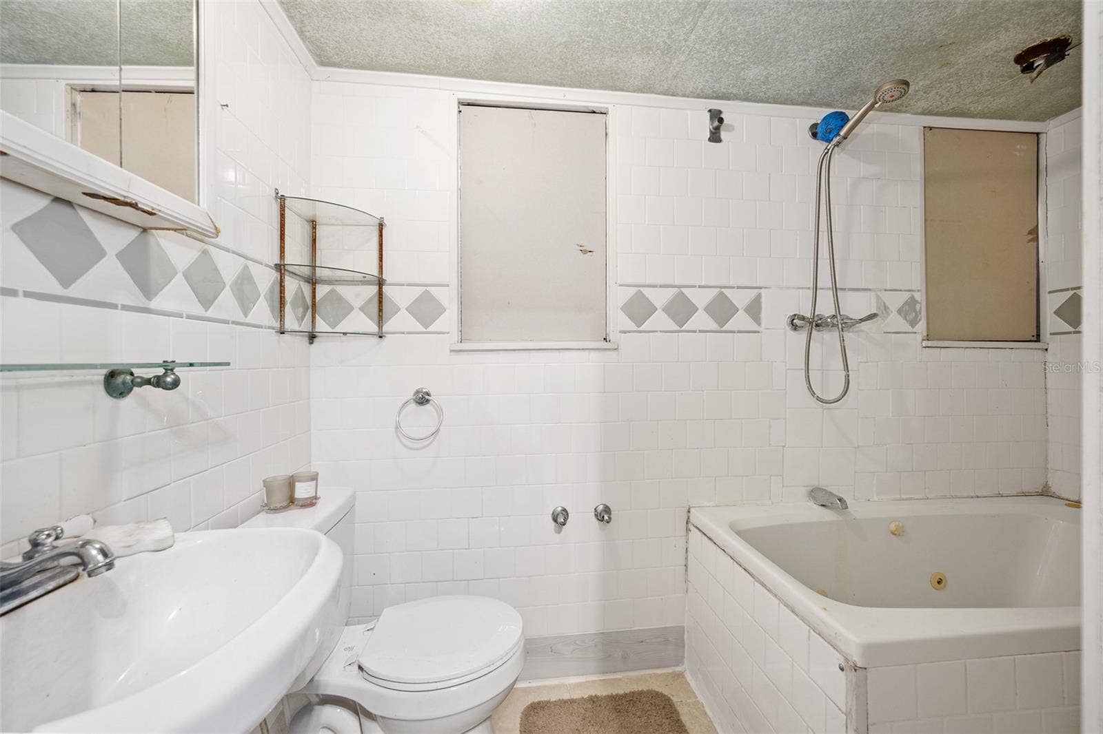 228 W HOWRY AVENUE, Deland, FL 32720 228 W HOWRY AVENUE, Deland, FL 32720