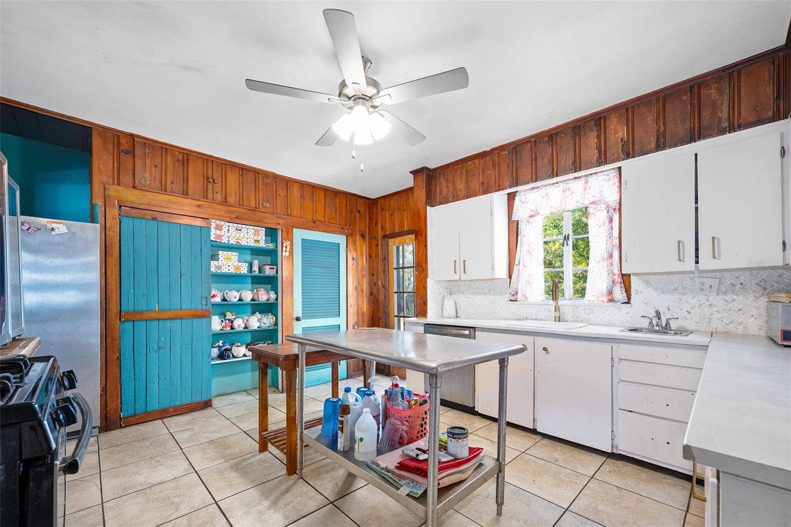 228 W HOWRY AVENUE, Deland, FL 32720 228 W HOWRY AVENUE, Deland, FL 32720