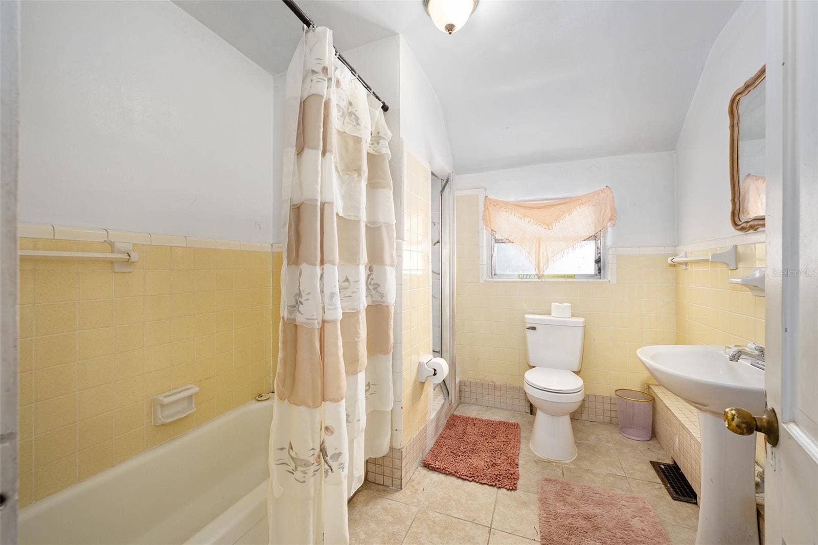 228 W HOWRY AVENUE, Deland, FL 32720 228 W HOWRY AVENUE, Deland, FL 32720