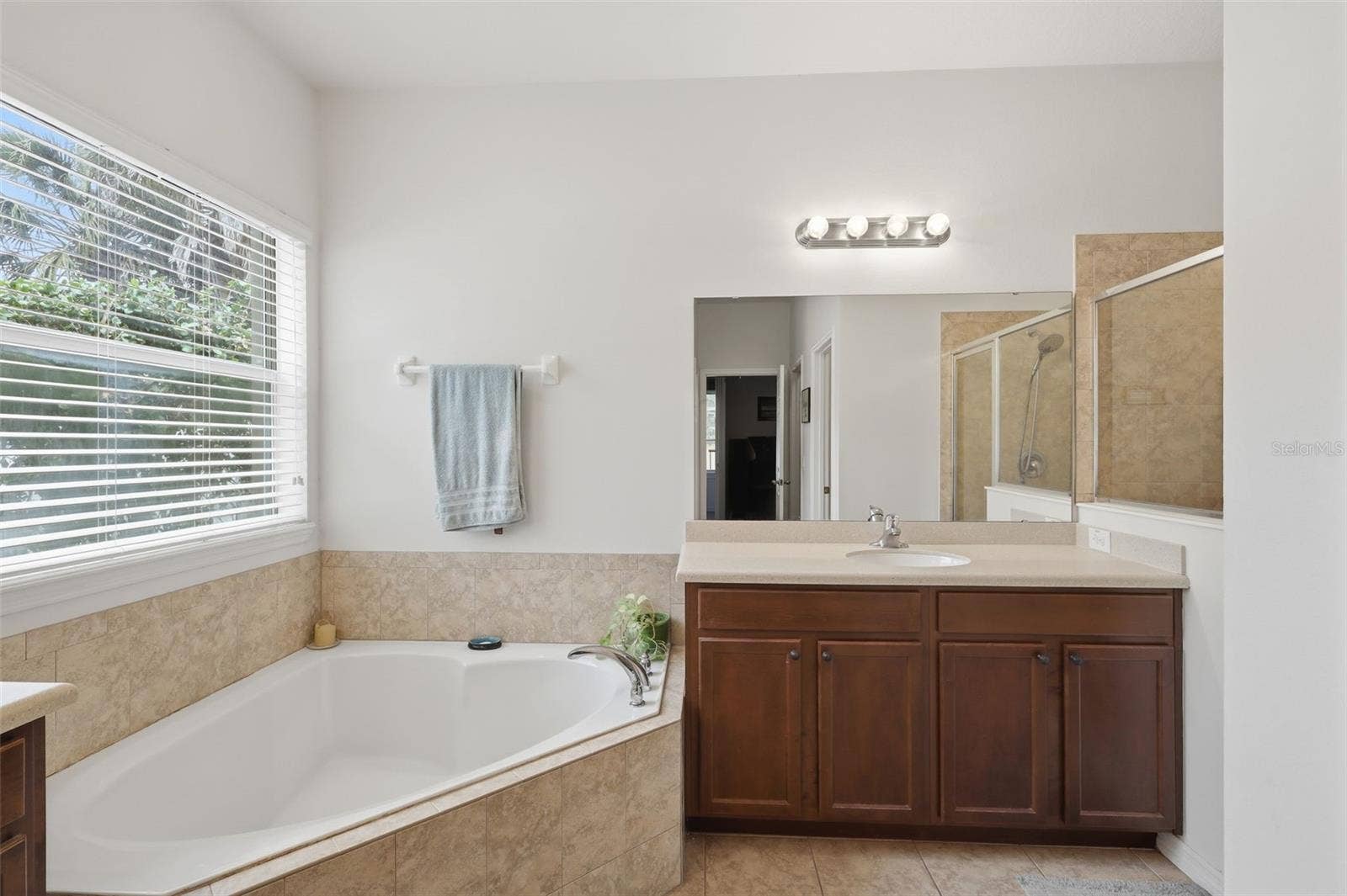 1604 BLUE GRASS BOULEVARD, Deland, FL 32724 Soaking Tub