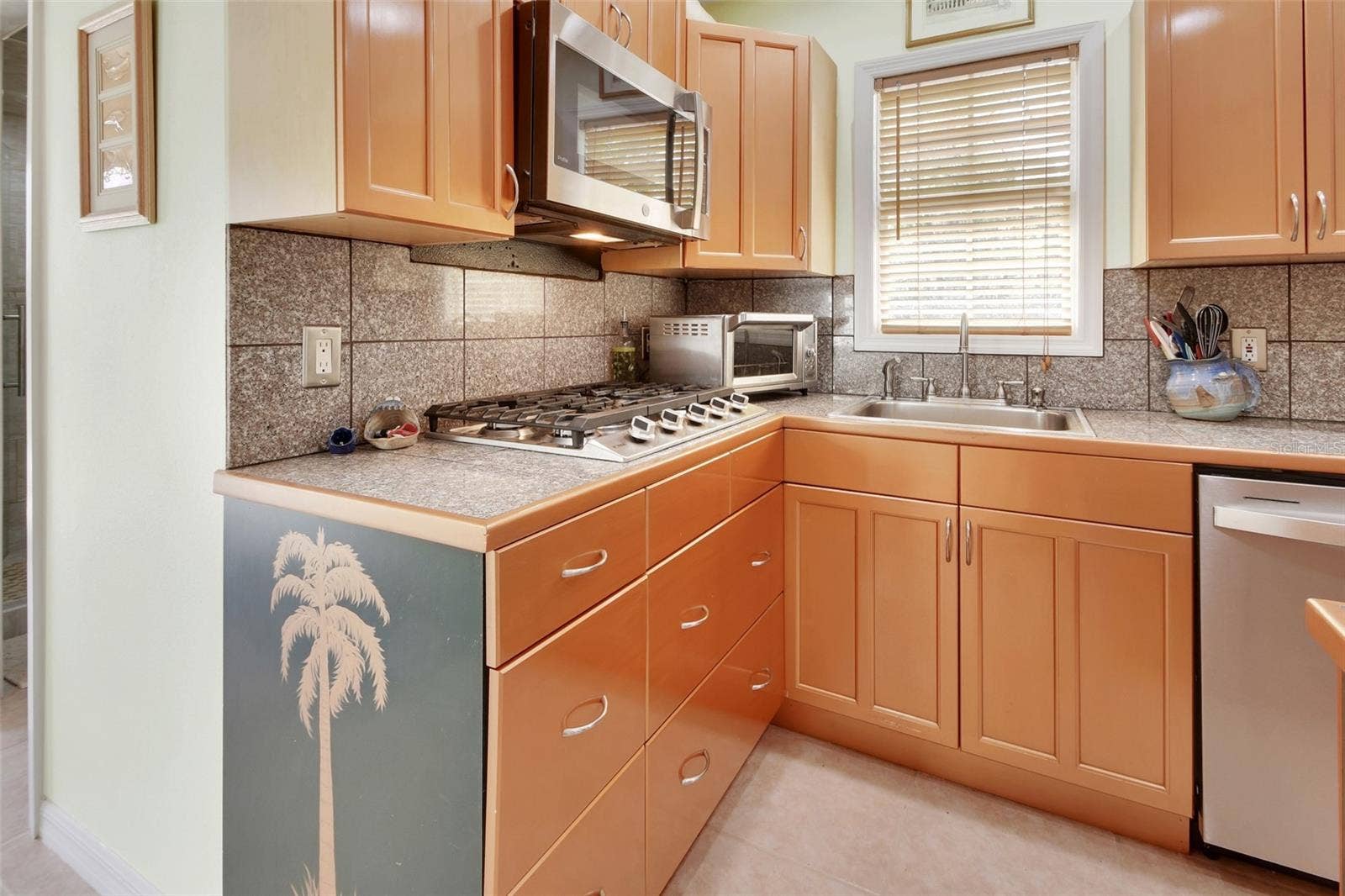 4611 GRAND AVENUE, De Leon Springs, FL 32130 Home #2 Kitchen