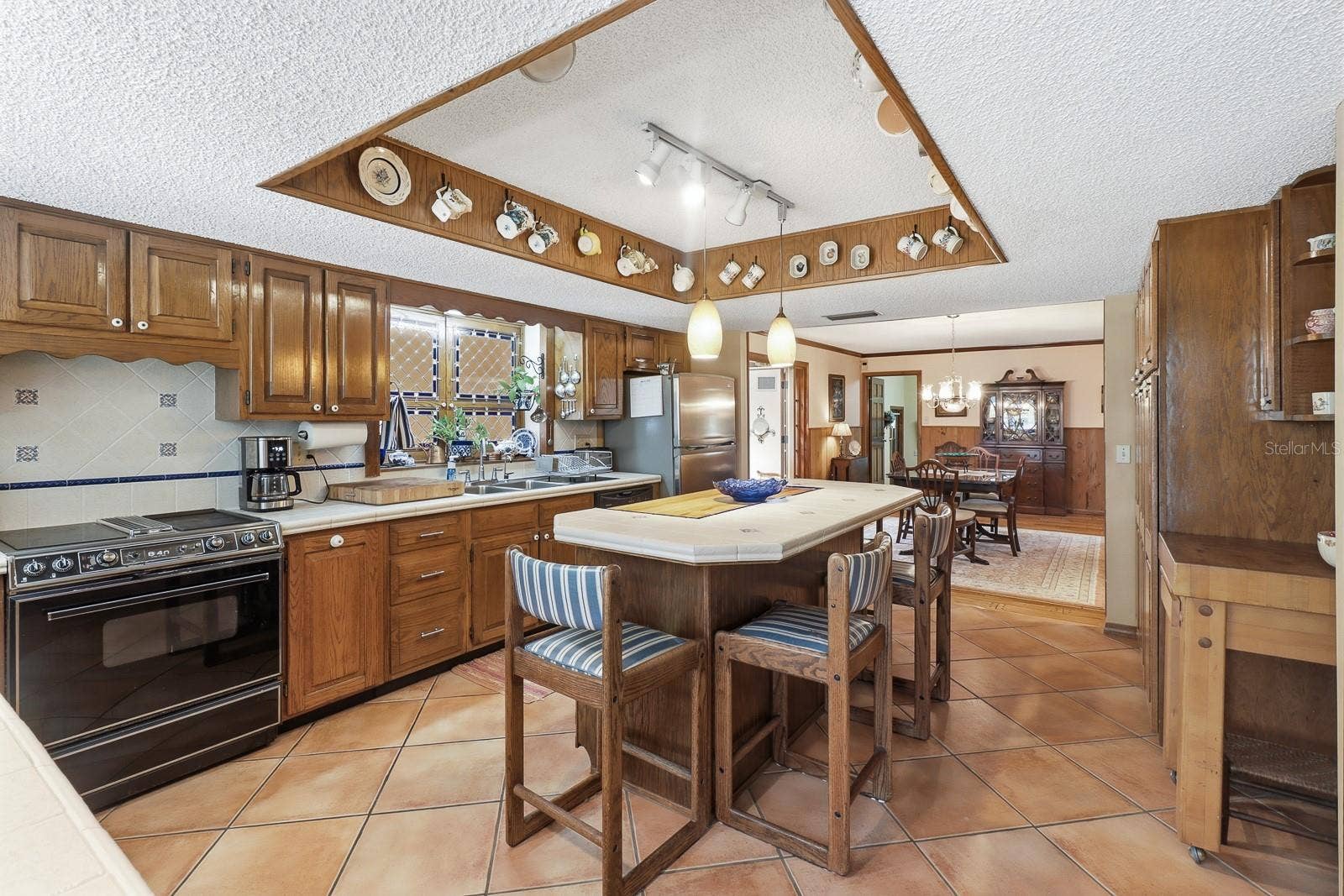 6491 SPRUCE CREEK ROAD, Port Orange, FL 32127 Beautifully crafted tray ceiling.