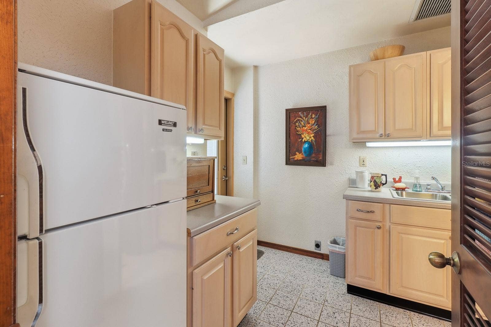 6491 SPRUCE CREEK ROAD, Port Orange, FL 32127 Private kitchen and entrance in great room/ in-law suite.