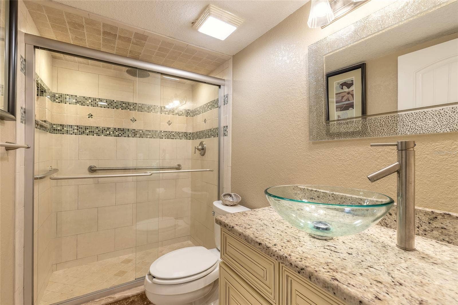 3131 S RIDGEWOOD AVENUE, #101, South Daytona, FL 32119 Bath