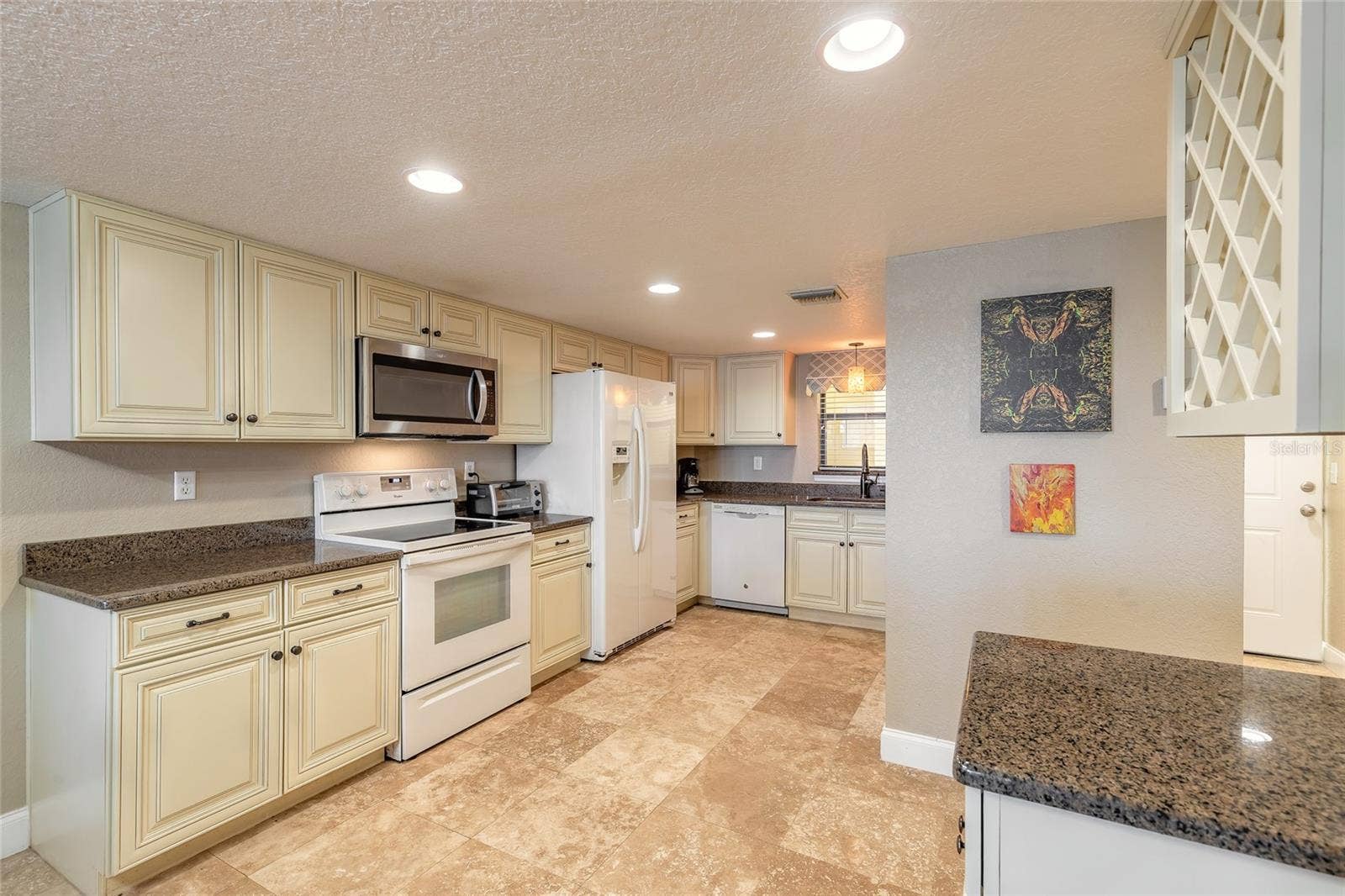 3131 S RIDGEWOOD AVENUE, #101, South Daytona, FL 32119 Kitchen