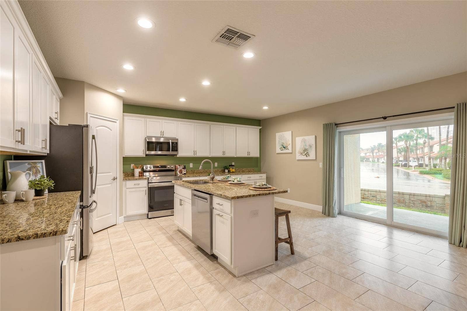 Daytona Beach Shores, FL 32118