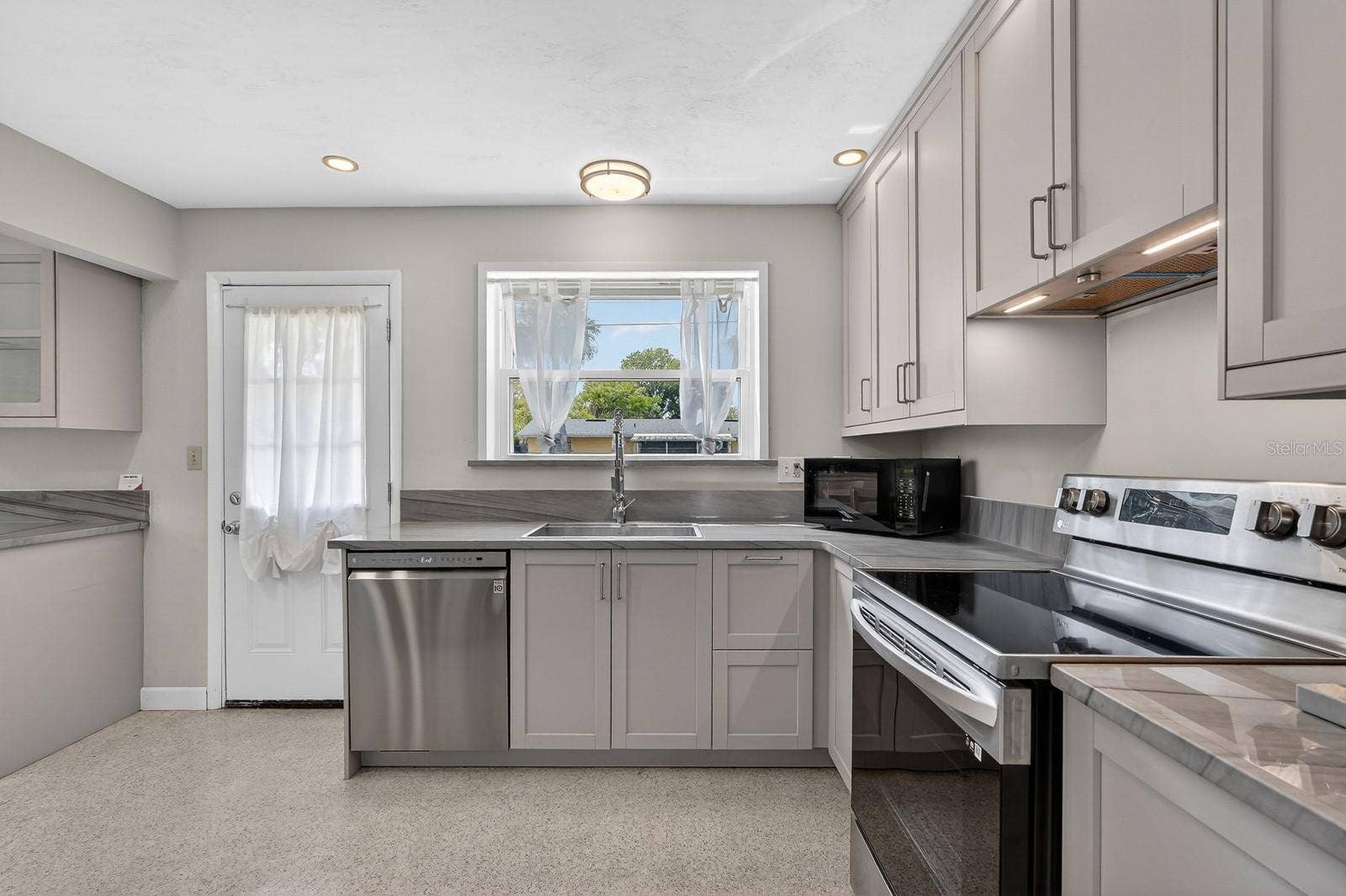 1238 SUWANEE ROAD, Daytona Beach, FL 32114 1238 SUWANEE ROAD, Daytona Beach, FL 32114