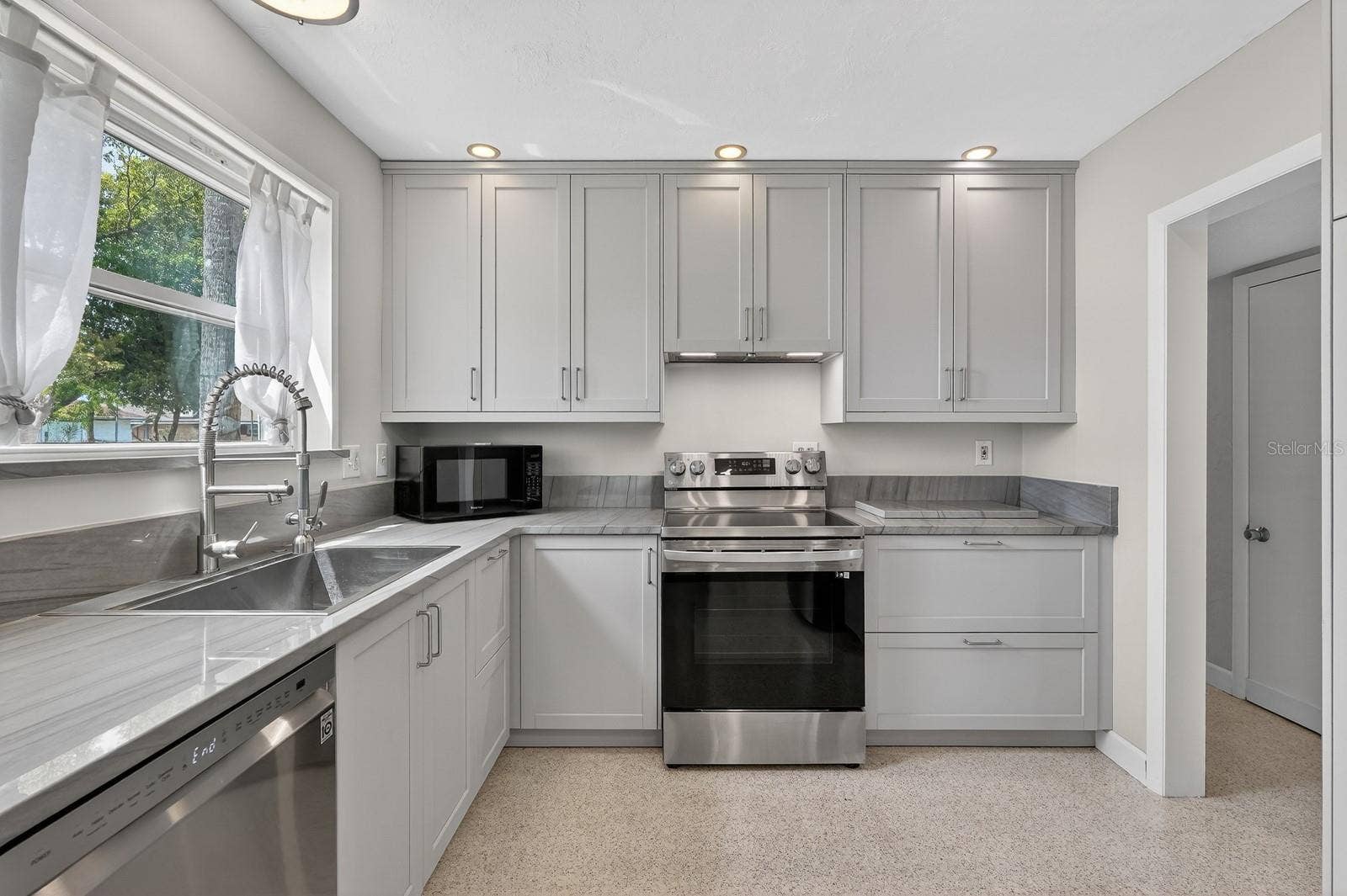 1238 SUWANEE ROAD, Daytona Beach, FL 32114 1238 SUWANEE ROAD, Daytona Beach, FL 32114