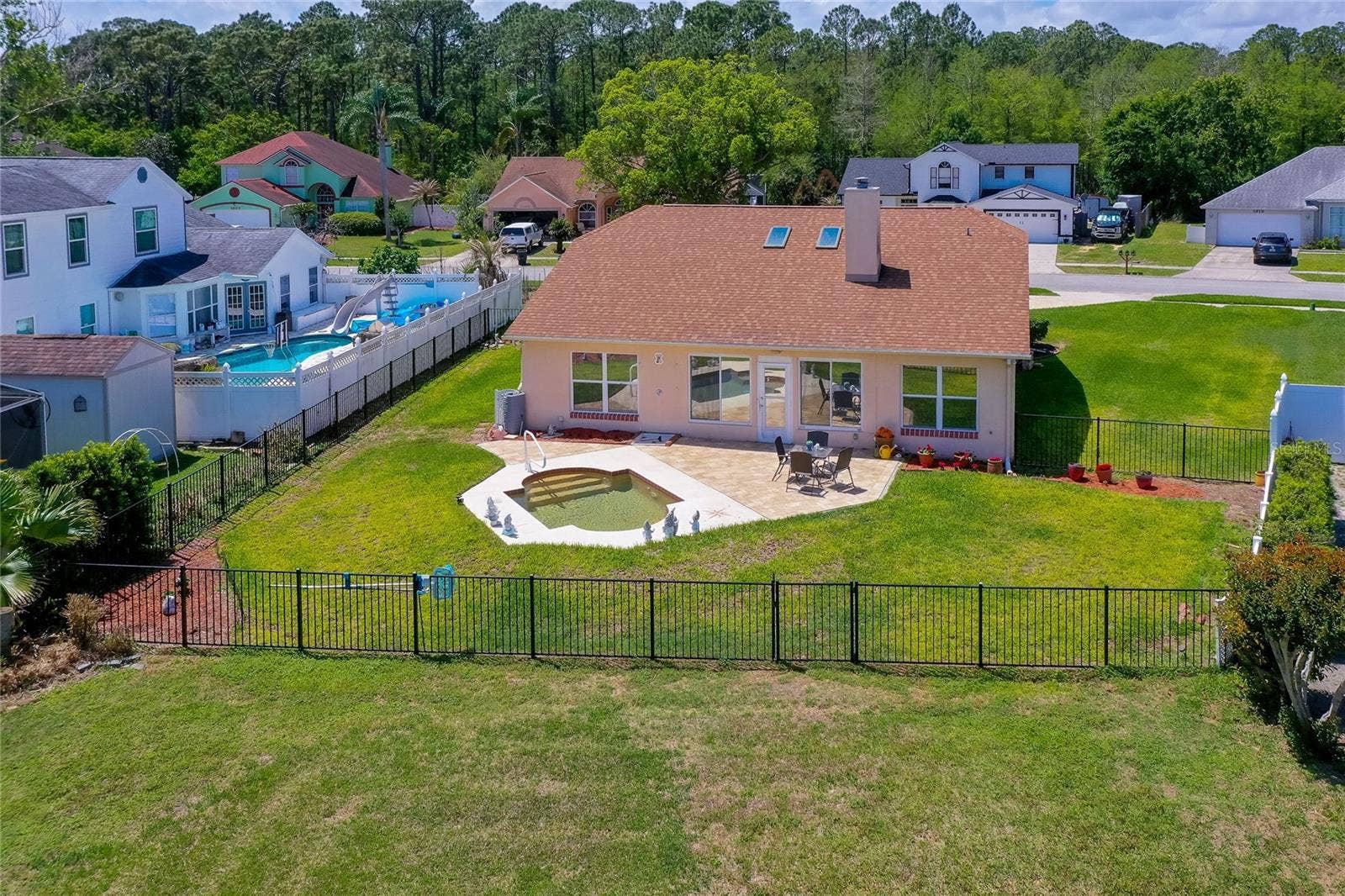 1312 N WEMBLEY CIRCLE, Port Orange, FL 32128 Fenced backyard with pool