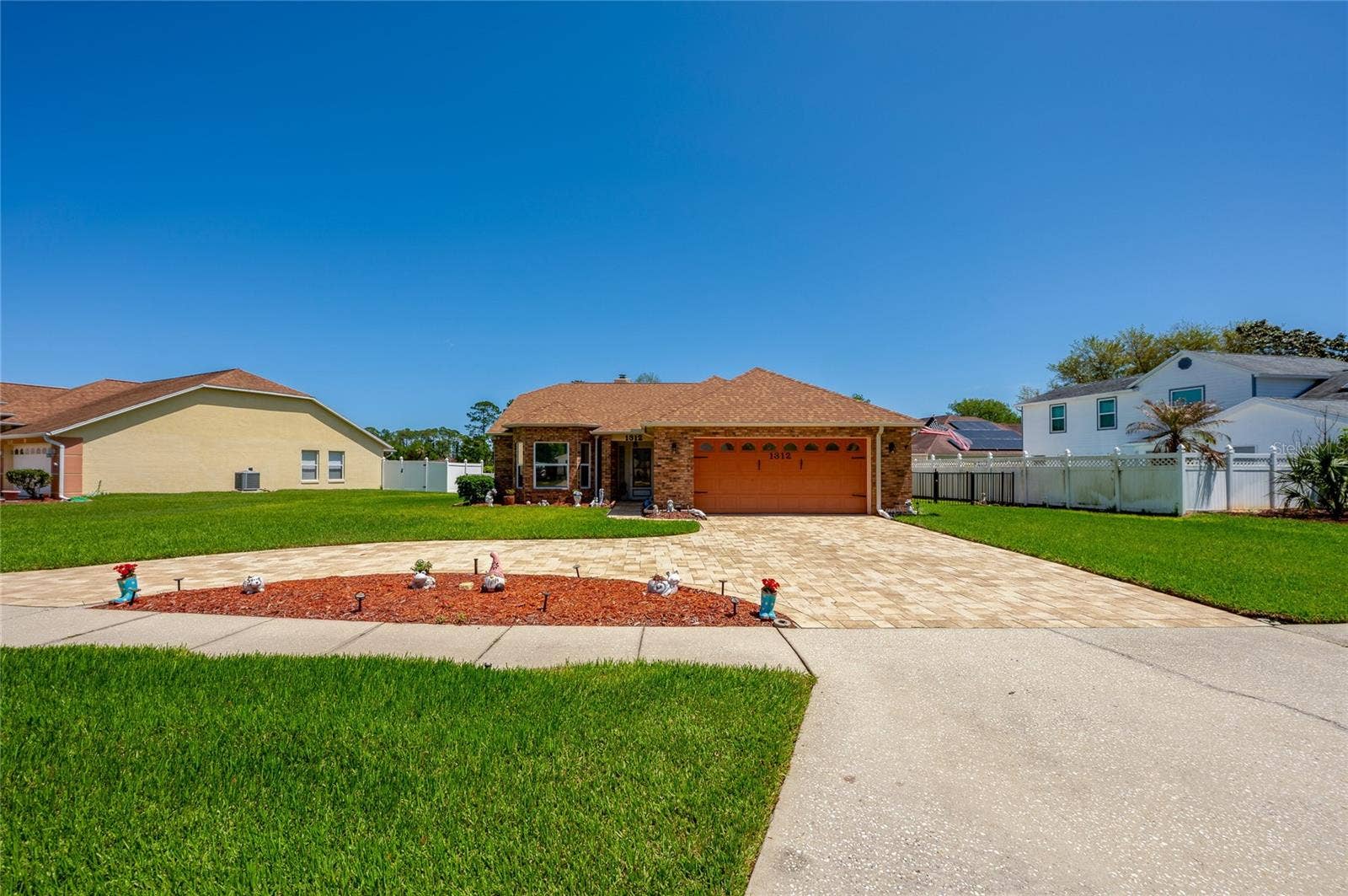 1312 N WEMBLEY CIRCLE, Port Orange, FL 32128 Pavered circular driveway